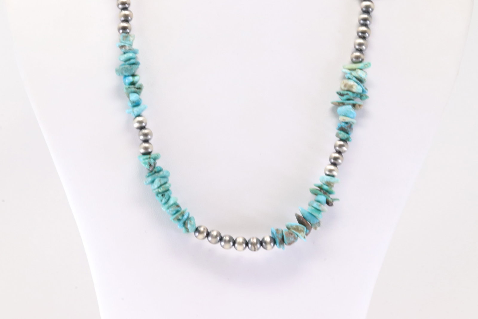 America Sterling Silver Pearl Beaded & Turquoise Necklace.: This is a America Sterling Silver Pearl Beaded & Turquoise Necklace. Necklace Length: 20.00.