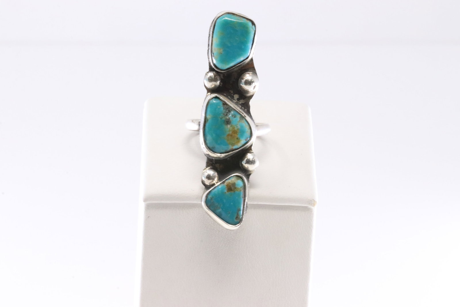 Native America Zuni Sterling Silver Turquoise Ring By Jude Candelaria.: This is a Native America Zuni Sterling Silver Turquoise Ring By Jude Candelaria. Stamp Jude Candelaria. Ring Size: 5.50.