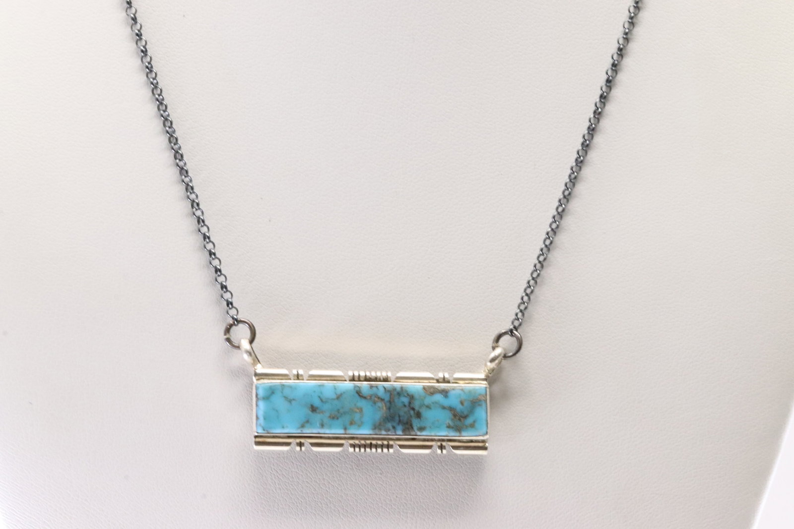 Native America Navajo Sterling Silver Kingman Turquoise Necklace By Steve Francisco.: This is a Native America Navajo Sterling Silver Kingman Turquoise Necklace By Steve Francisco. Stamp SF. Necklace Length: 16.00.