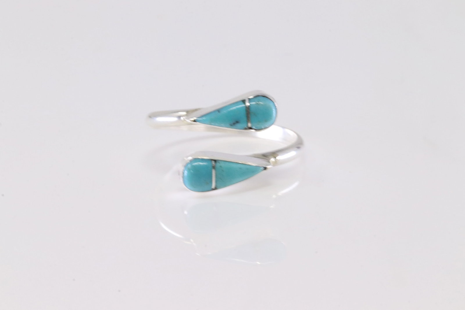 Native America Zuni Sterling Silver Turquoise Inlay Ring.: This is a Native America Zuni Sterling Silver Turquoise Inlay Ring. Ring Size: 7.00.
