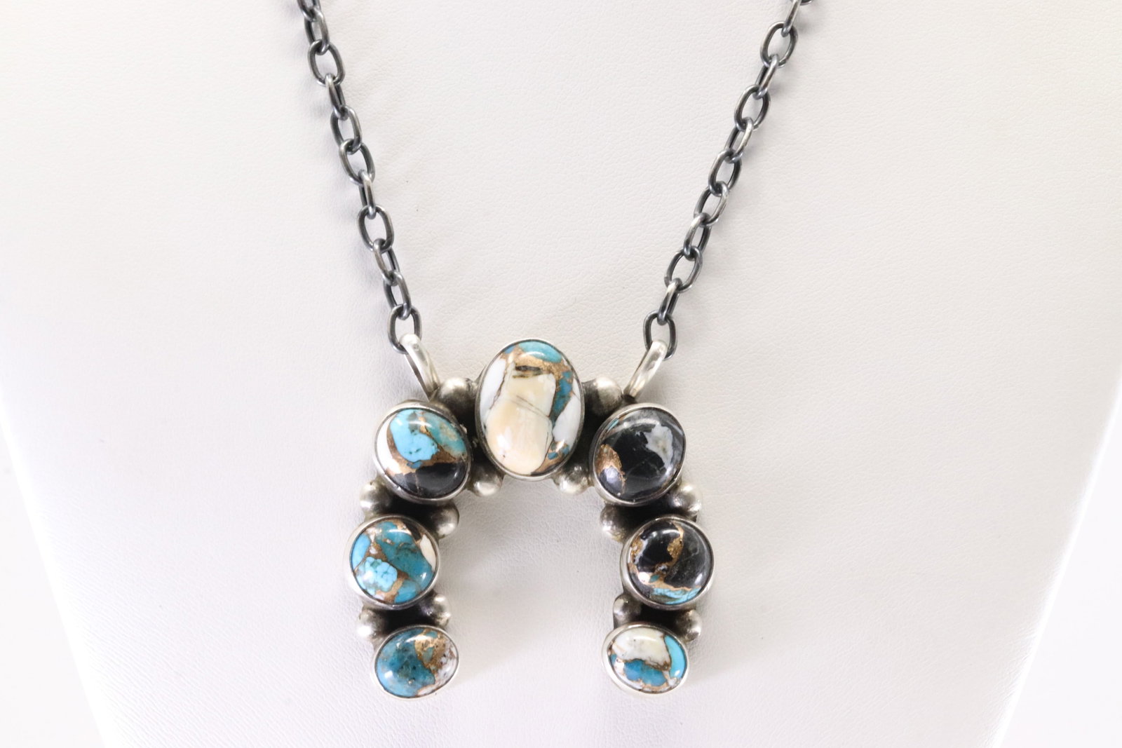 Native America Navajo Sterling Silver Turquoise Compressed Necklace By Augustine Largo.: This is a Native America Navajo Sterling Silver Turquoise Compressed Necklace By Augustine Largo. Stamp AL. Necklace Length: 16.00.
