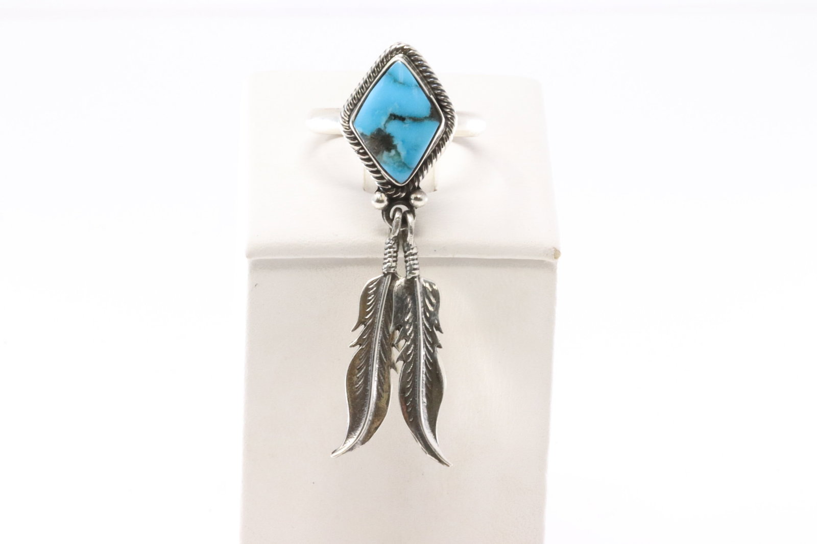Native America Navajo Sterling Silver Turquoise Feather Ring By Jerome Lee.: This is a Native America Navajo Sterling Silver Turquoise Feather Ring By Jerome Lee. Stamp By R.B Company. Ring Size: 9.00.