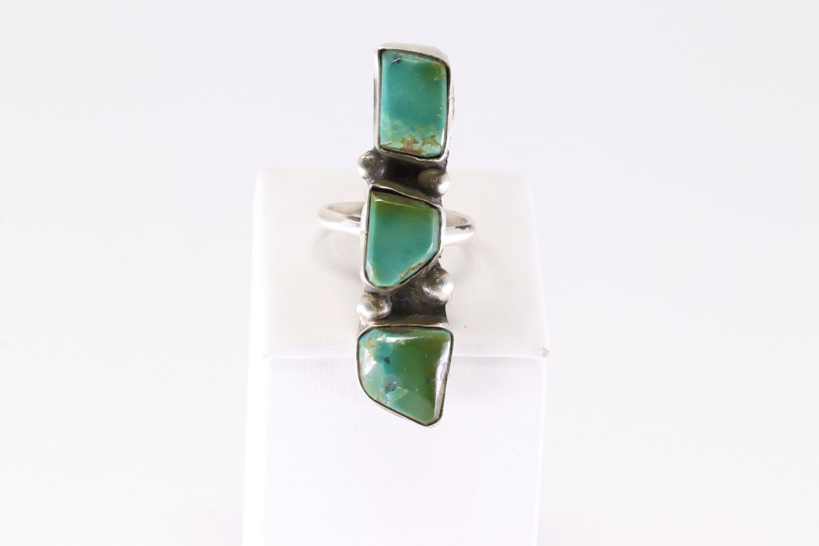 Native America Zuni Sterling Silver Turquoise Ring By Jude Candelaria.: This is a Native America Zuni Sterling Silver Turquoise Ring By Jude Candelaria. Stamp Jude Candelaria. Ring Size: 8.00.