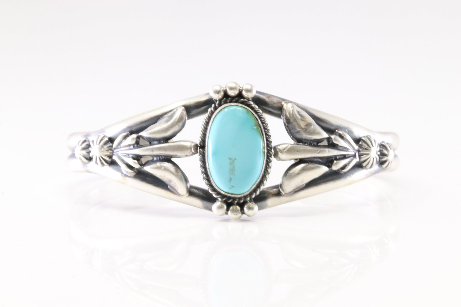 Native America Navajo Sterling Silver Sonora Gold Turquoise Bracelet Cuff By S.Y.: This is a Native America Navajo Sterling Silver Sonora Gold Turquoise Bracelet Cuff By S.Y. Stamp SY.