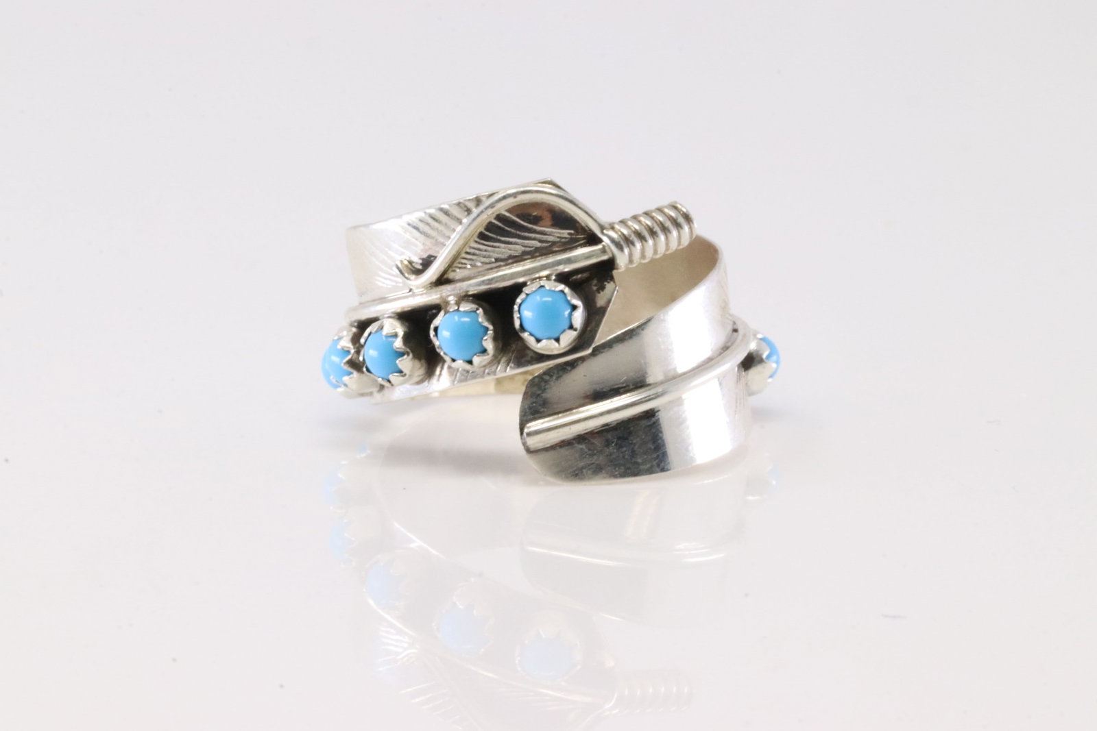 Native America Navajo Sterling Silver Turquoise Feather Ring.: This is a Native America Navajo Sterling Silver Turquoise Feather Ring. Ring Size: 9.00.