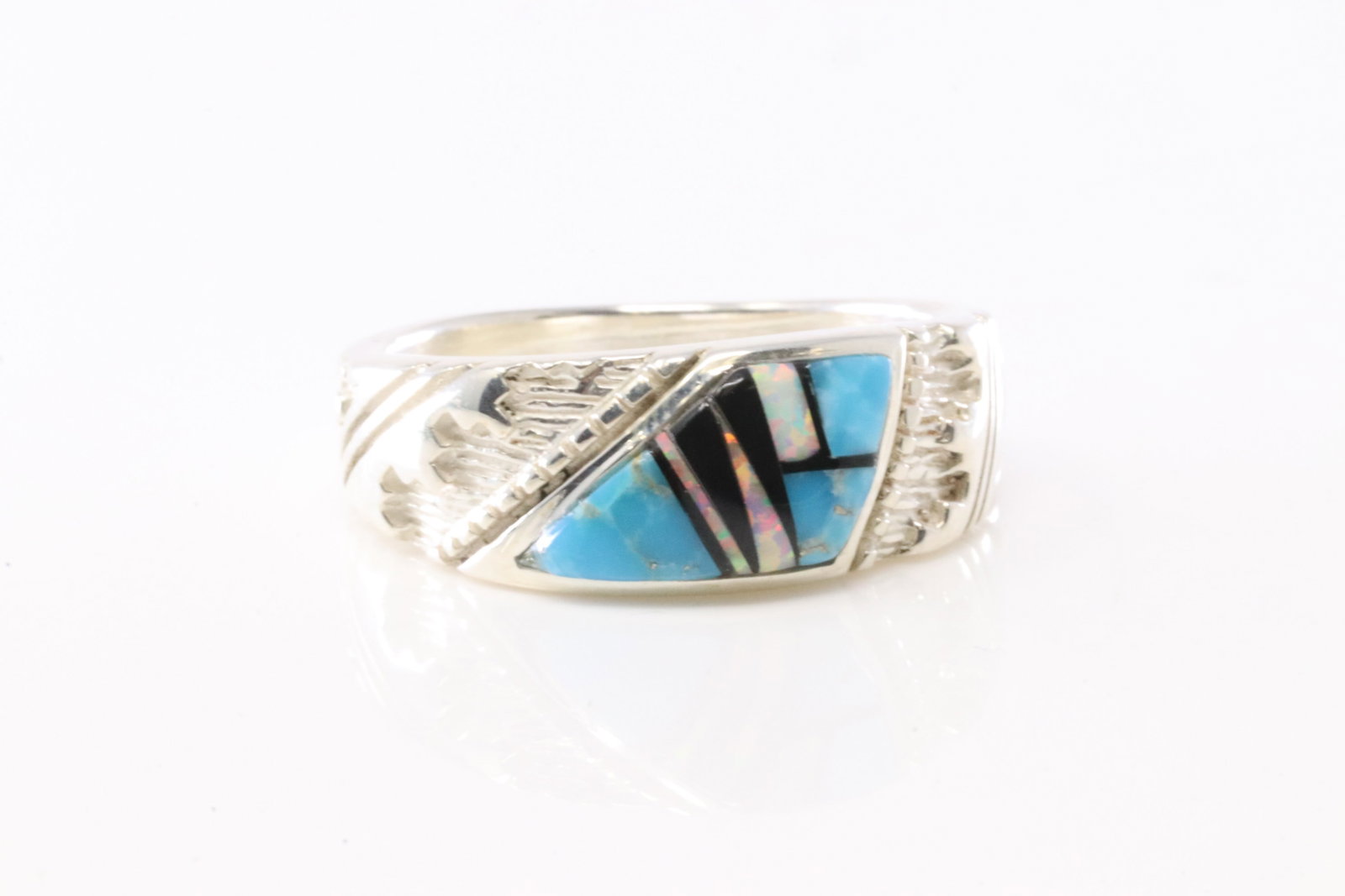 America Sterling Silver Multi-Color Stone Ring.: This is a America Sterling Silver Multi-Color Stone Ring. Ring Size: 10.00.