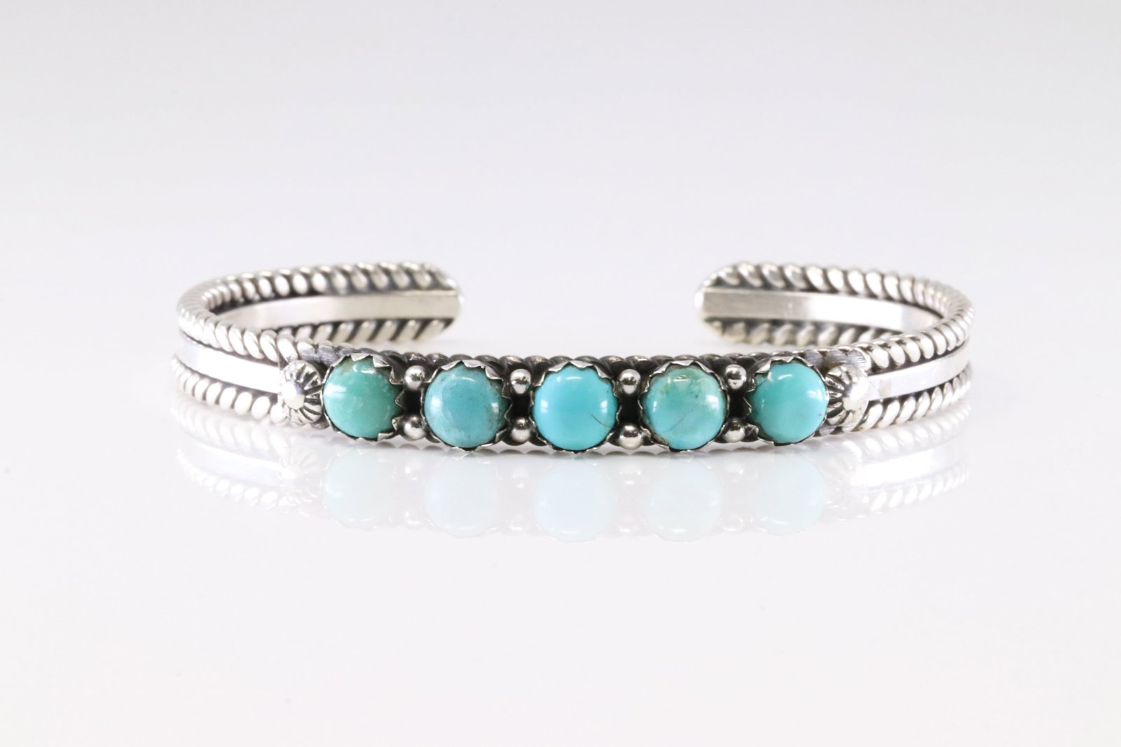Native America Navajo Sterling Silver Turquoise Bracelet Cuff By R.King.: This is a Native America Navajo Sterling Silver Turquoise Bracelet Cuff By R.King. Stamp R. King.