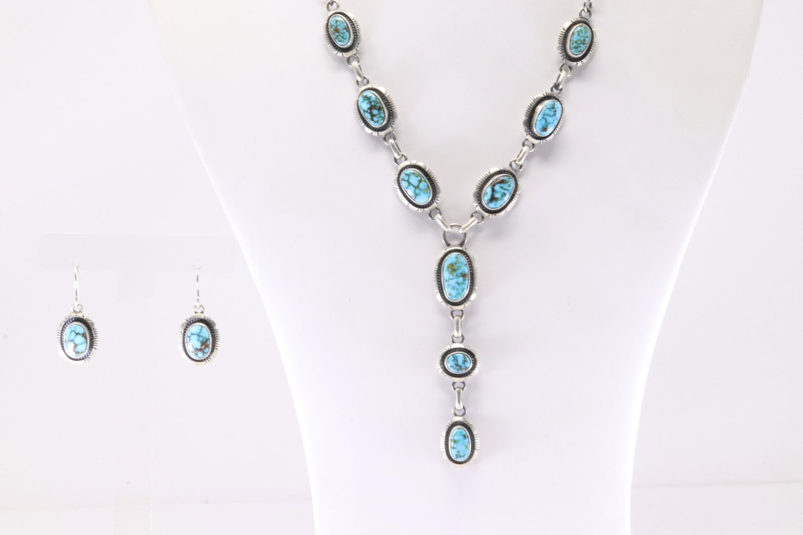 Native America Navajo Sterling Silver Kingman Turquoise Necklace & Earring's Set By LMY.: This is a Native America Navajo Sterling Silver Kingman Turquoise Necklace & Earring's Set By LMY. Stamp LMY. Necklace Length: 26.00.