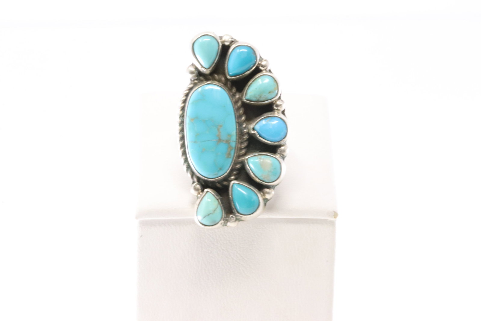 Native America Navajo Stearling Silver Turquoise Ring By G James.: This is a Native America Navajo Stearling Silver Turquoise Ring By G James. Stamp G James. Ring Size: 7.00.