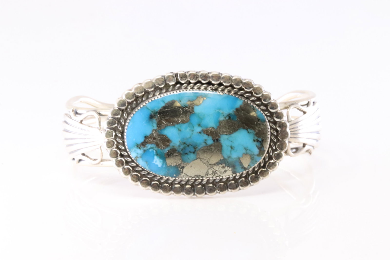 Native American Navajo Sterling Silver Turquoise Bracelet Cuff. (1 of 4)