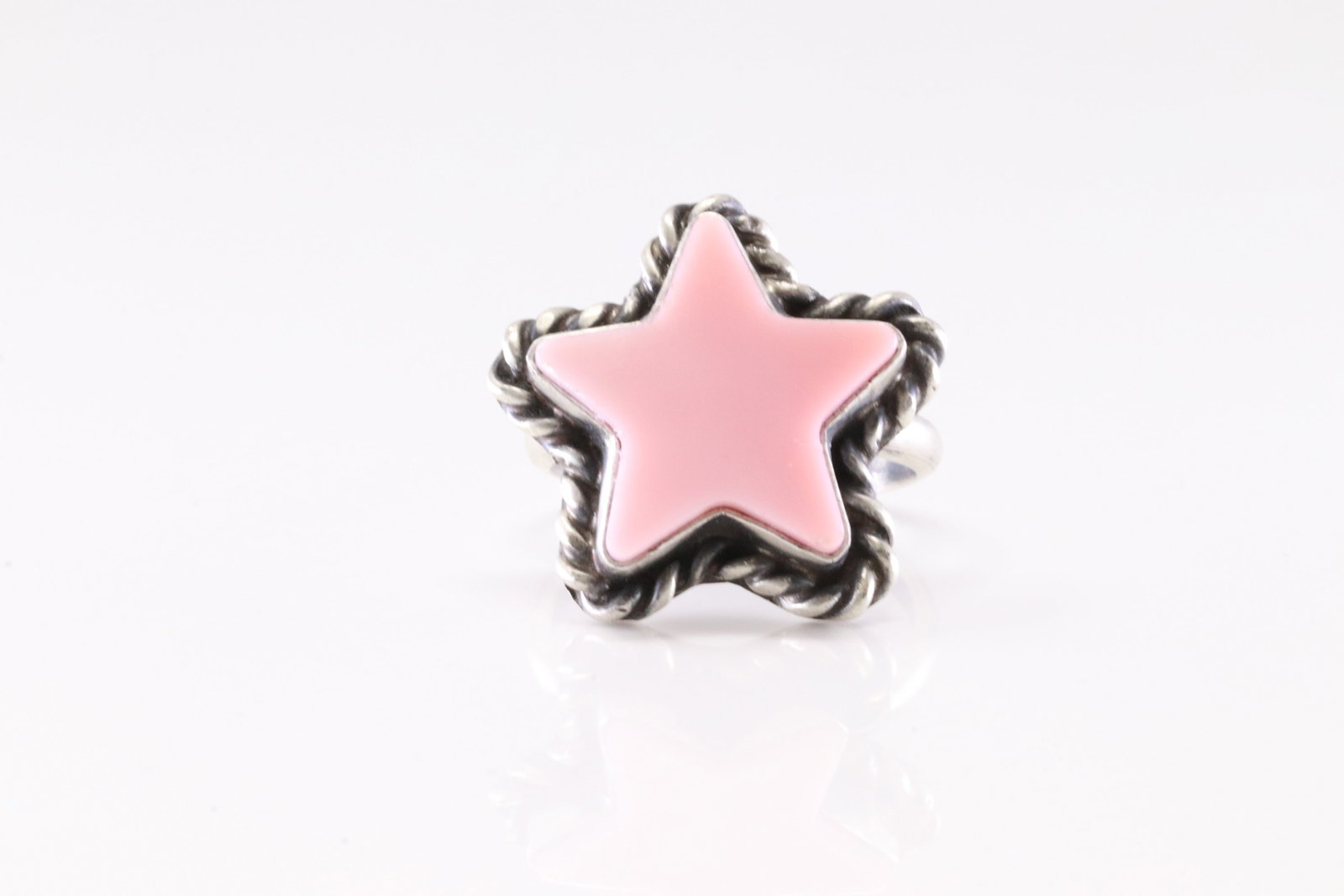 Native American Navajo Sterling Silver Pink Conch Shell Star Ring By Dixon.: This is a Native American Navajo Sterling Silver Pink Conch Shell Star Ring By Dixon. Ring size: 7.00.