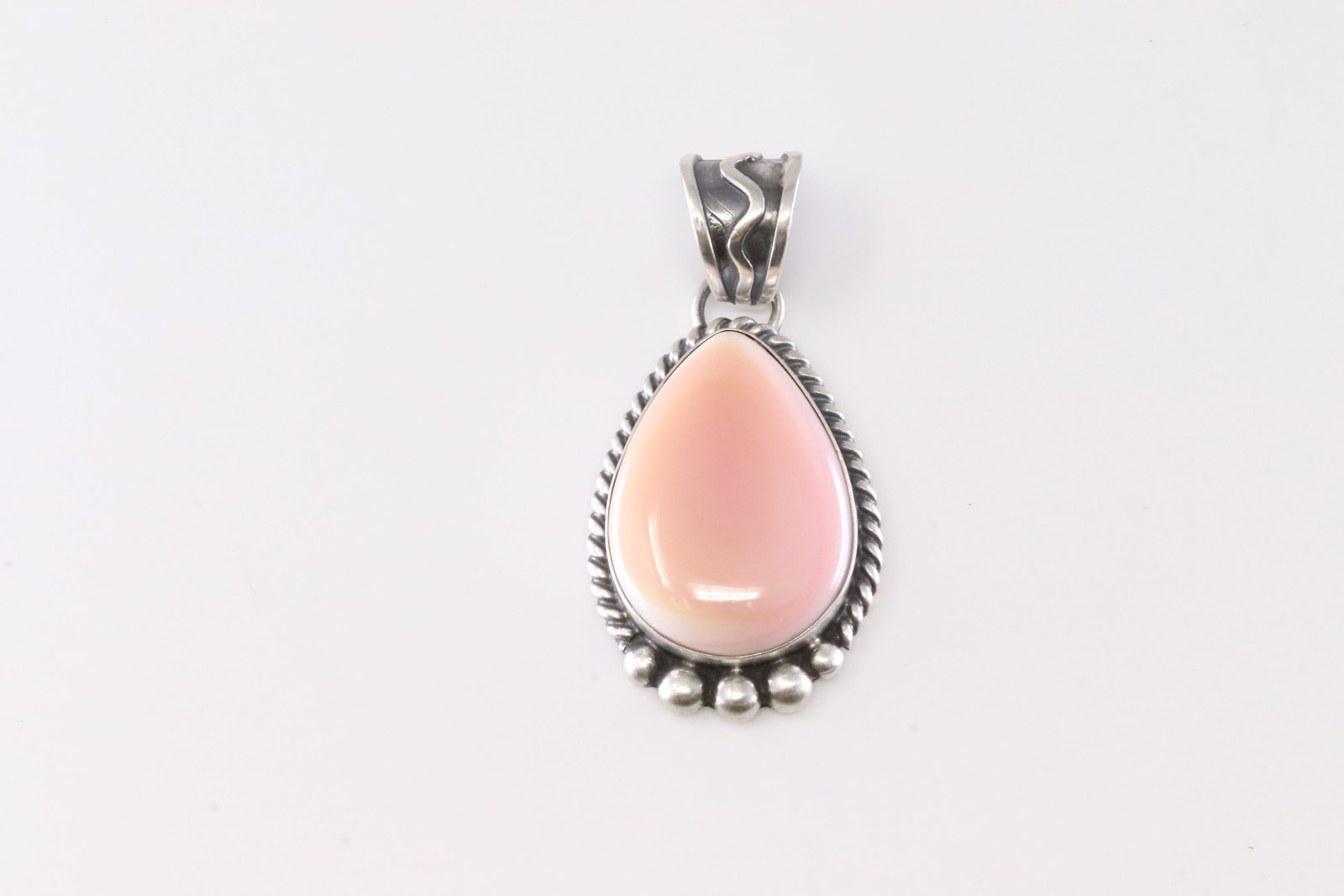 America Sterling Silver Pink Conch Shell Pendant.: This is a America Sterling Silver Pink Conch Shell Pendant.