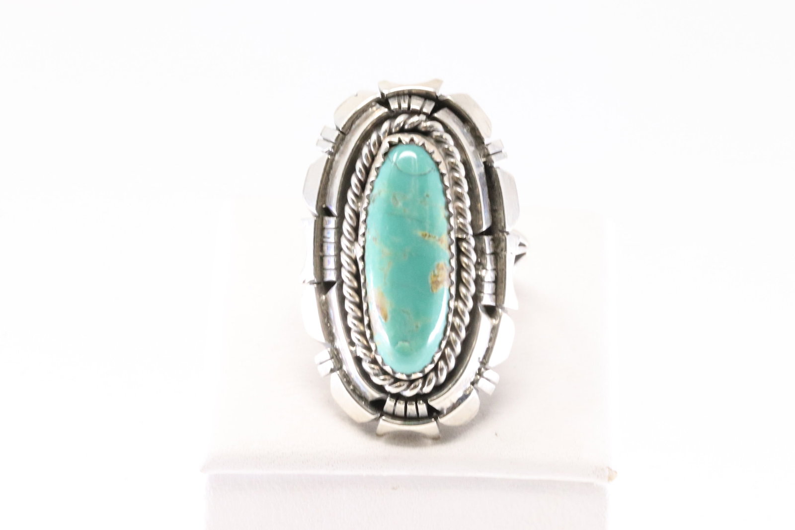 Native America Navajo Sterling Silver Turquoise Ring By W.Begay.: This is a Native America Navajo Sterling Silver Turquoise Ring By W.Begay. Stamp W Begay. Ring size: 7.00.