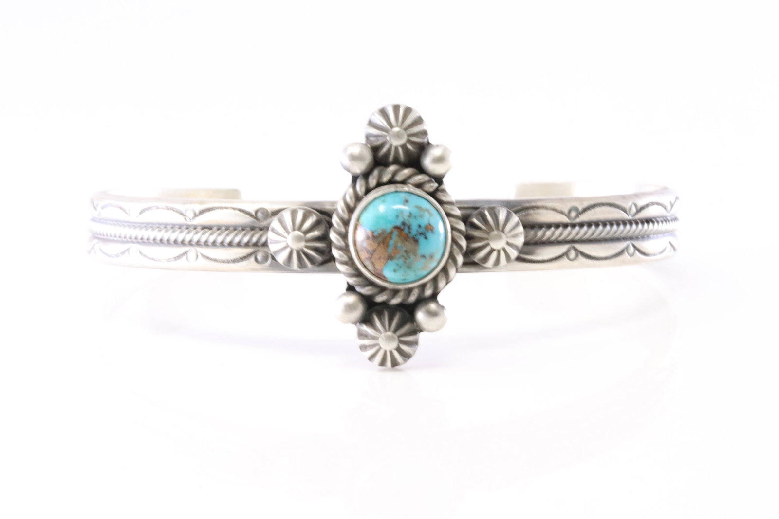 Native America Navajo Sterling Silver Kingman Turquoise Bracelet Cuff By Mike Calladitto.: This is a Native America Navajo Sterling Silver Kingman Turquoise Bracelet Cuff By Mike Calladitto. Stamp MC.