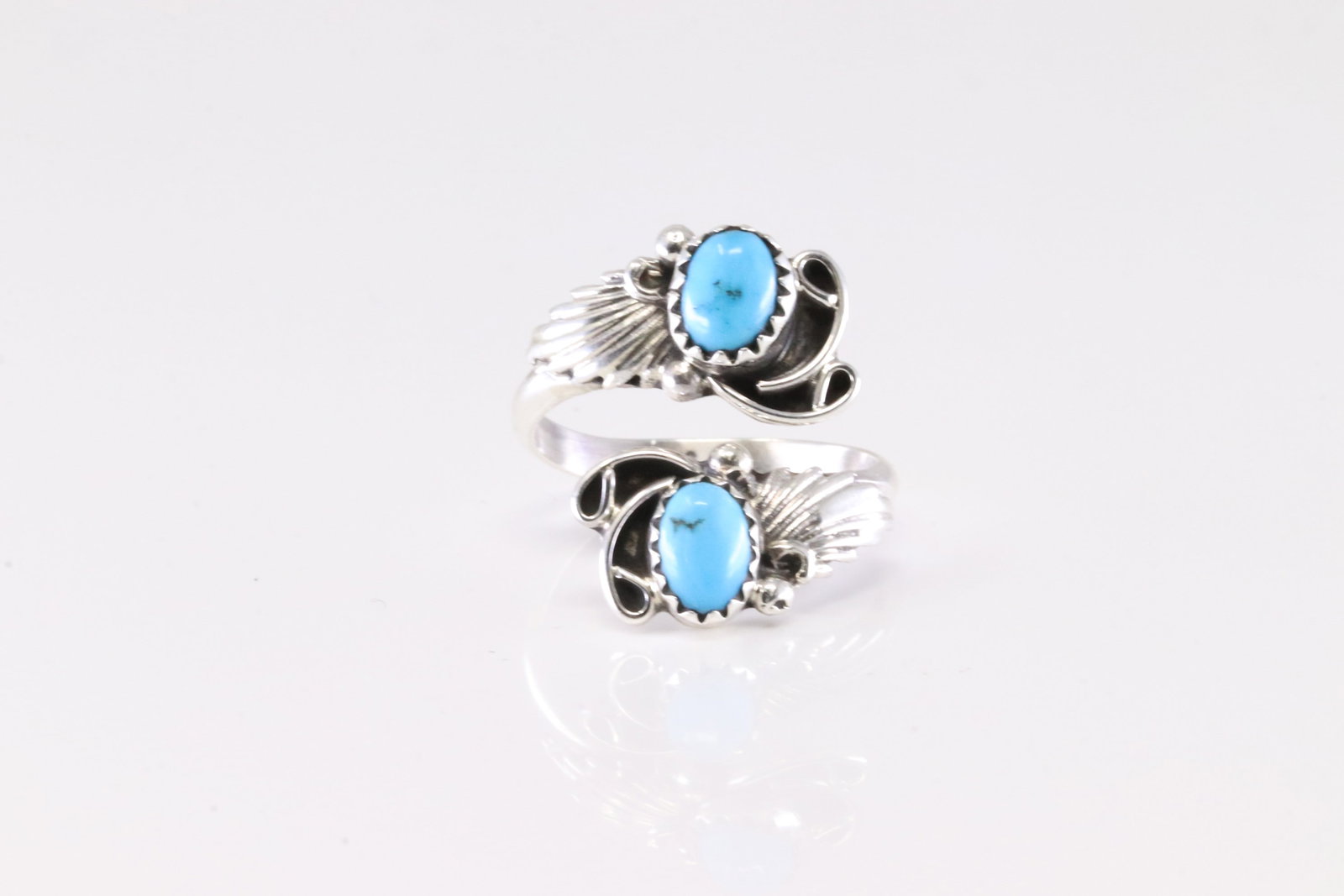 America Sterling Silver Turquoise Ring.: This is a America Sterling Silver Turquoise Ring. Ring size: 6.75.