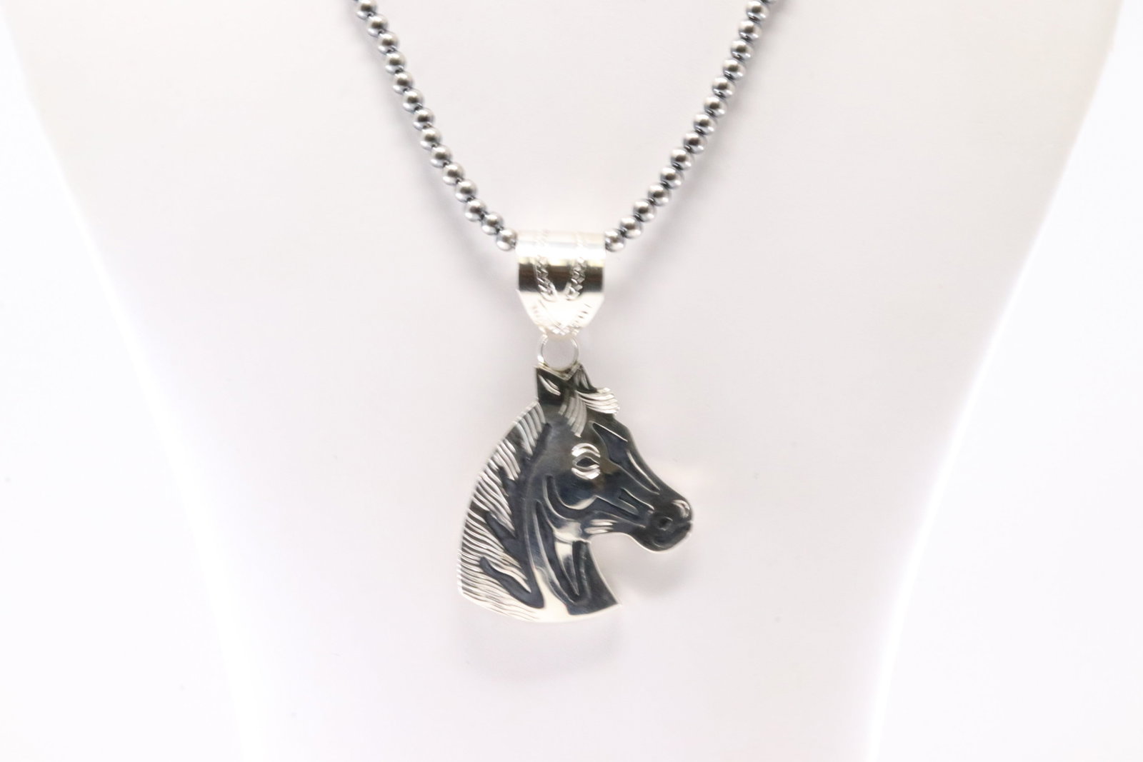 Native America Navajo Sterling Silver Solid Horse Pendant By Alonzo Mariano With Machine Made: This is a Native America Navajo Sterling Silver Solid Horse Pendant By Alonzo Mariano With Machine Made Sterling Silver Pearl Beaded Necklace. Stamp AL. Necklace Length: 24.00.