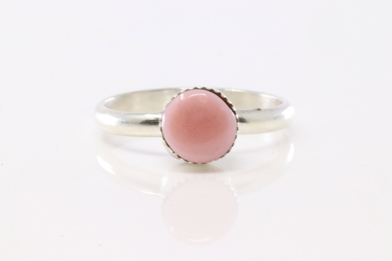 America Sterling Silver Pink Conch Ring.: This is a America Sterling Silver Pink Conch Ring. Ring Size: 6.50.
