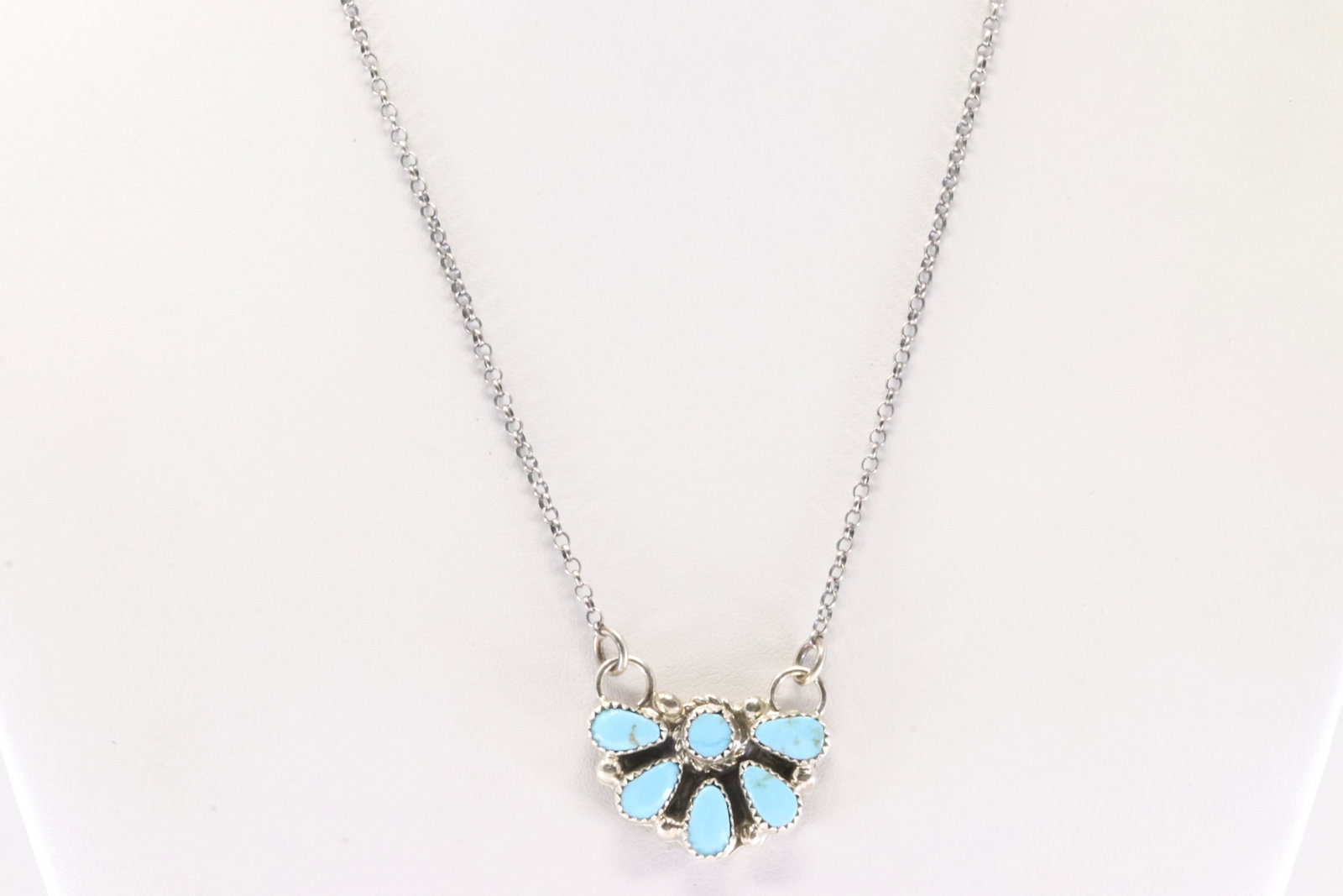 Native America Zuni Sterling Silver Kingman Turquoise Necklace By Alicia Wilson.: This is a Native America Zuni Sterling Silver Kingman Turquoise Necklace By Alicia Wilson. Necklace length: 16.00"