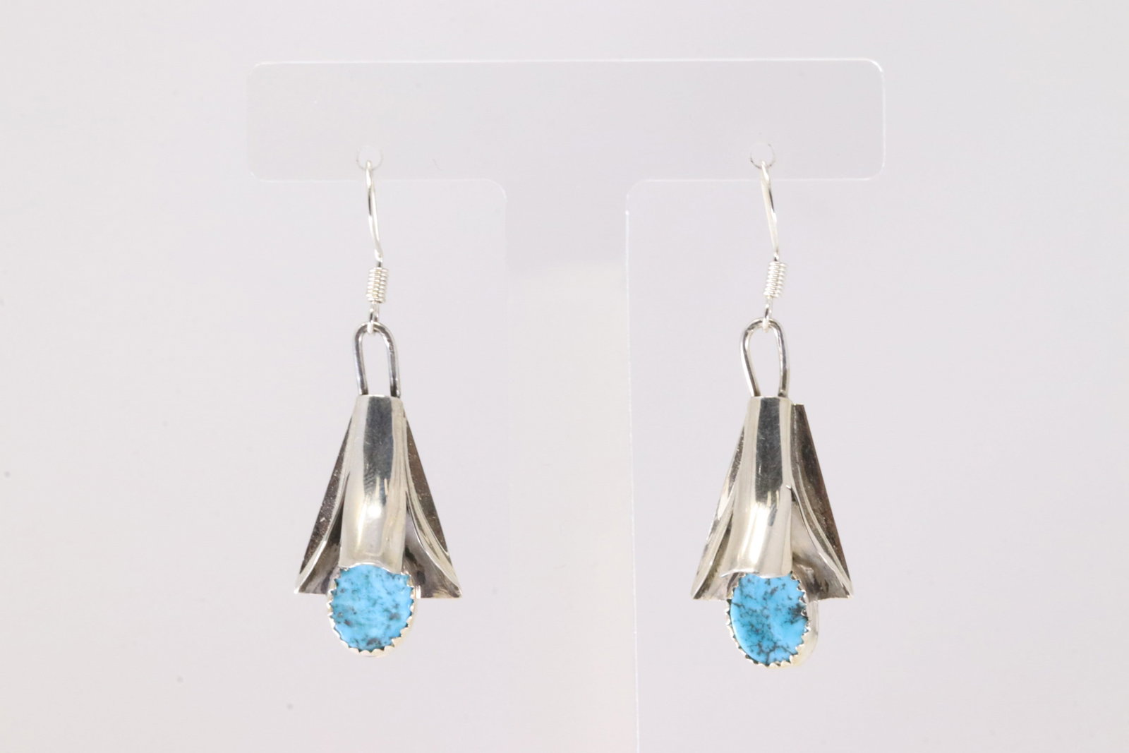 Native America Navajo Sterling Silver Kingman Turquoise Dangling Earring's By Louise Yazzie.: This is a Native America Navajo Sterling Silver Kingman Turquoise Dangling Earring's By Louise Yazzie. Stamp LY.