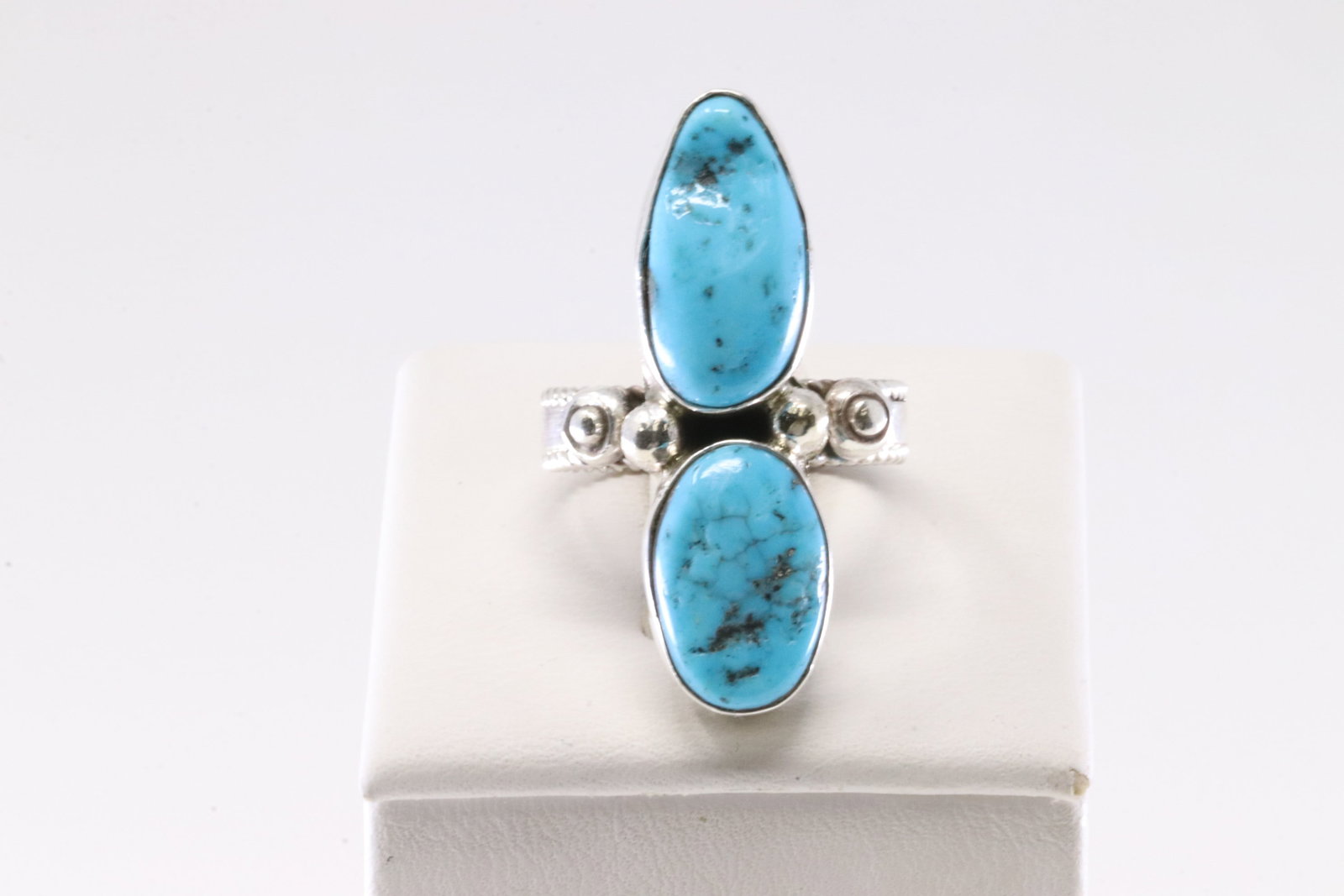 America Sterling Silver Turquoise Ring.: This is a America Sterling Silver Turquoise Ring. Ring Size: 7.50.