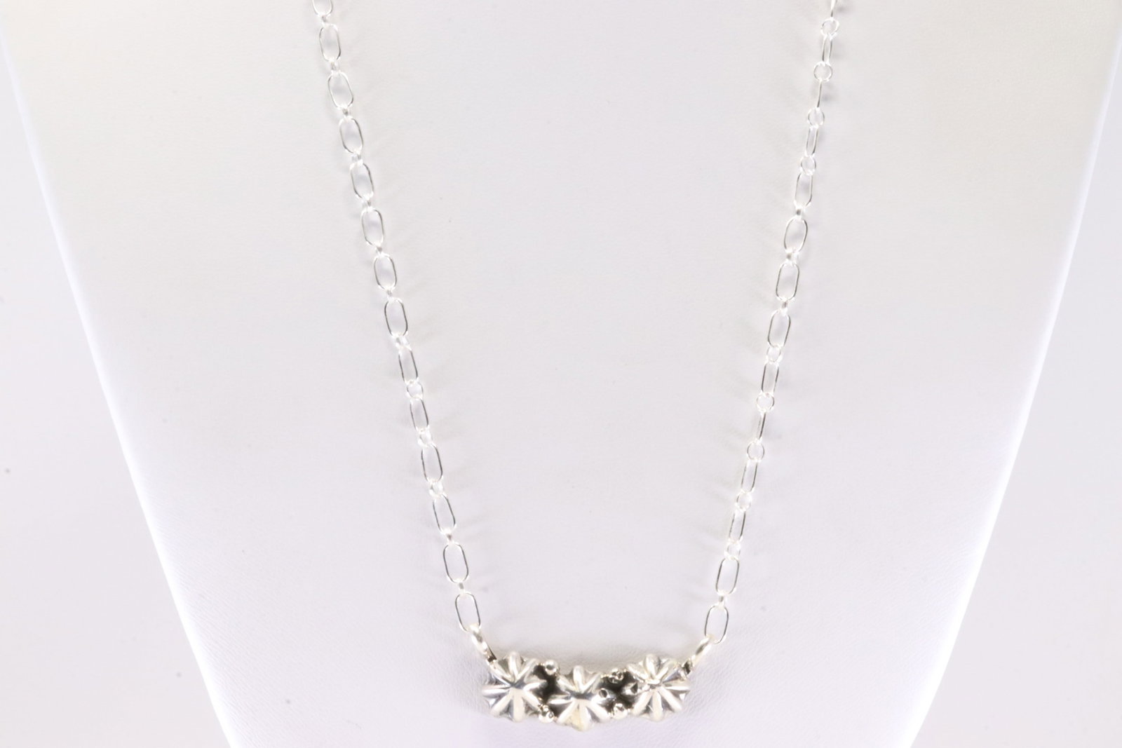 Native America Navajo Sterling Silver Star Necklace By Arlene Lewis.: This is a Native America Navajo Sterling Silver Star Necklace By Arlene Lewis. Stamp From R.B Company. Necklace length: 20.00"