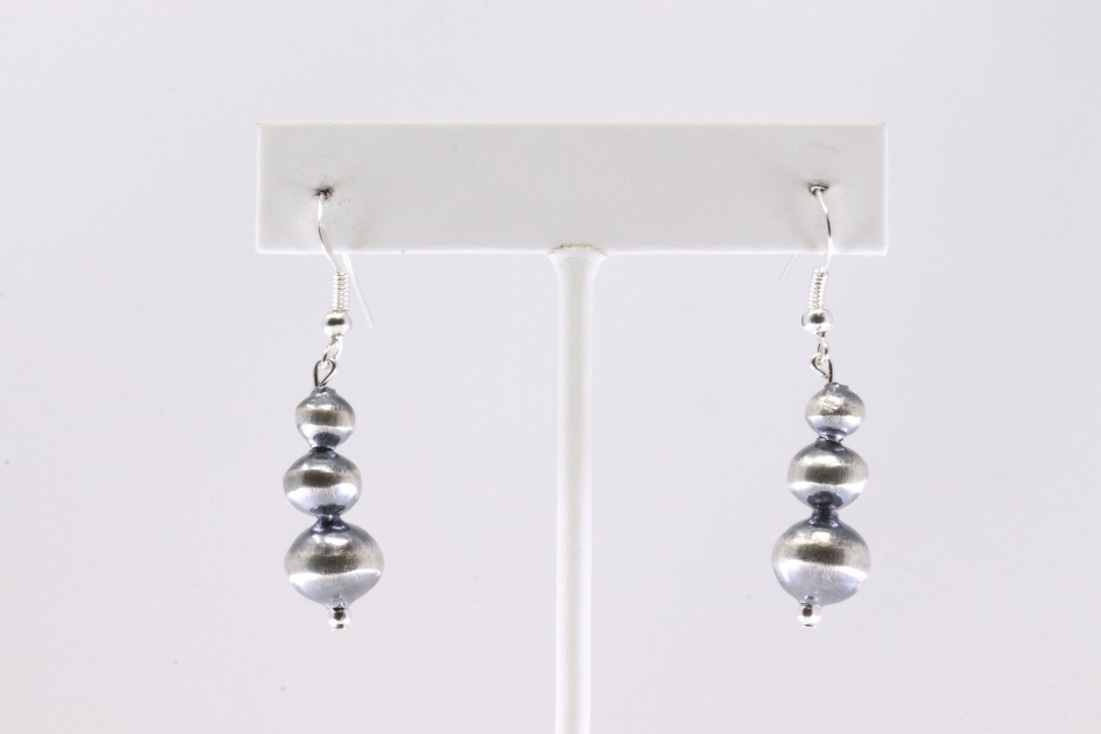 America Sterling Silver Pearl Beaded Dangling Earring's.: This is a America Sterling Silver Pearl Beaded Dangling Earring's.