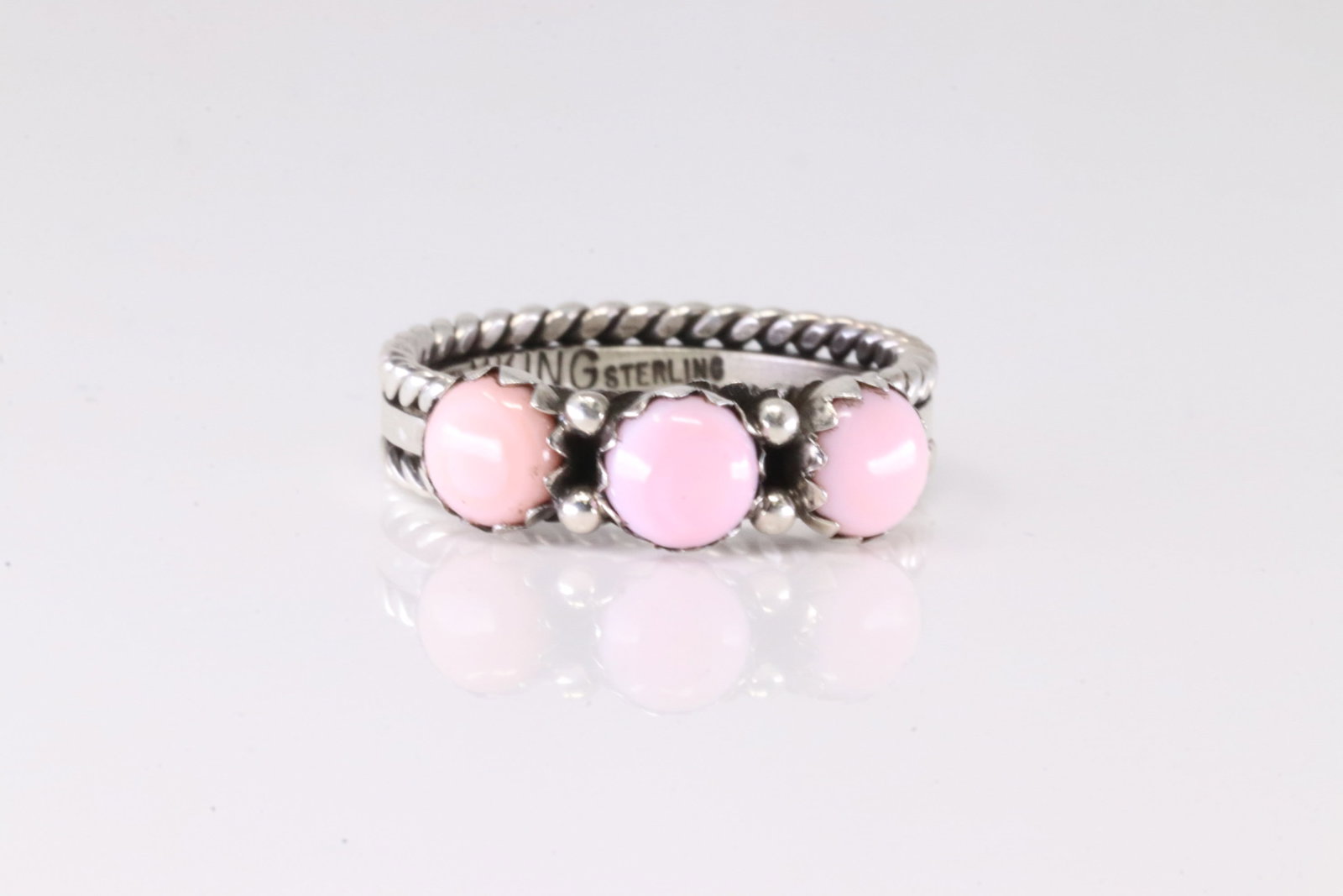 Native America Navajo Sterling Silver Pink Conch Ring By R King.: This is a Native America Navajo Sterling Silver Pink Conch Ring By R King. Stamp R King. Ring Size: 9.50.