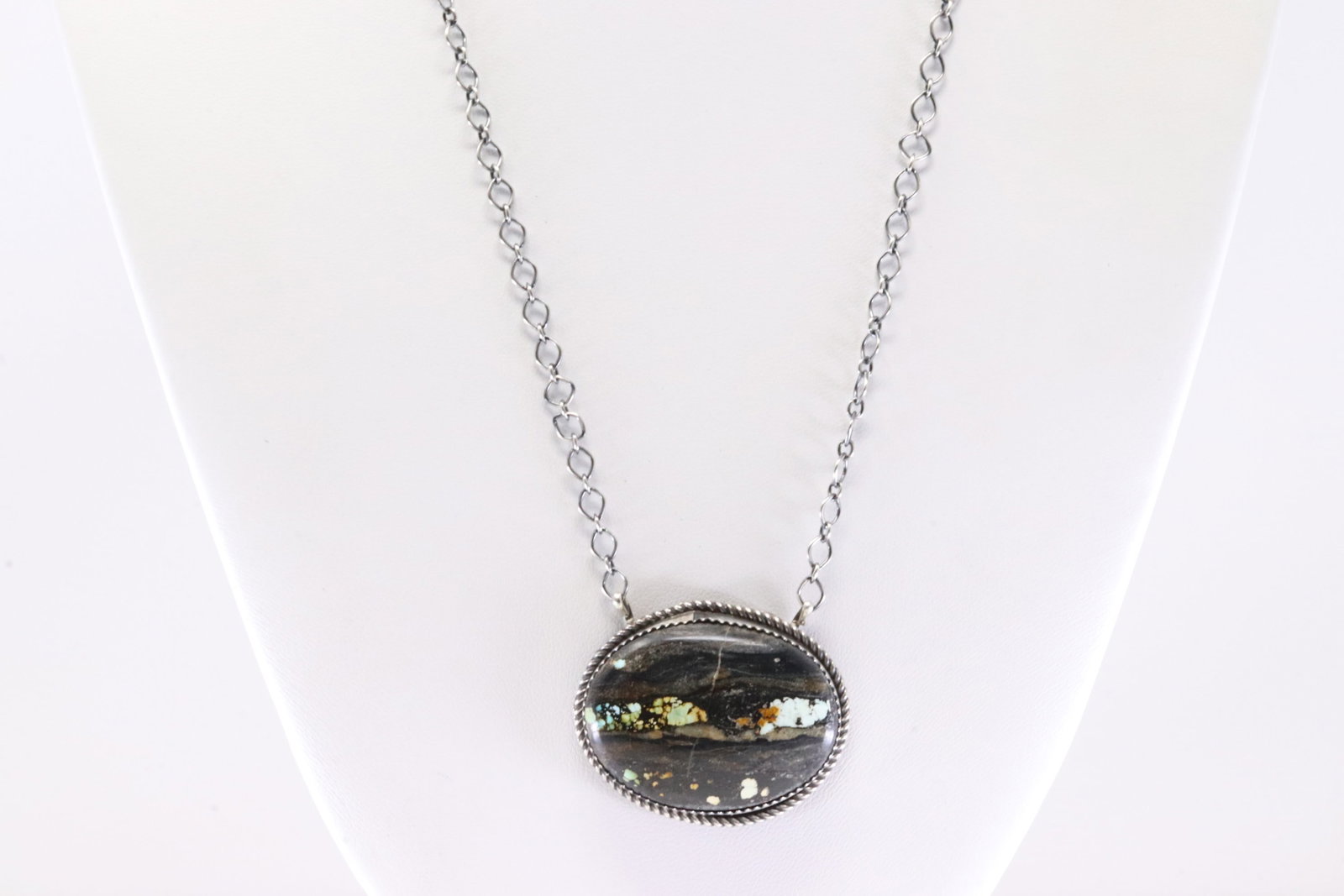 Native America Navajo Sterling Silver Black Jack Turquoise Necklace By Tia Long.: This is a Native America Navajo Sterling Silver Black Jack Turquoise Necklace By Tia Long. Stamp T. Necklace length: 18.00"