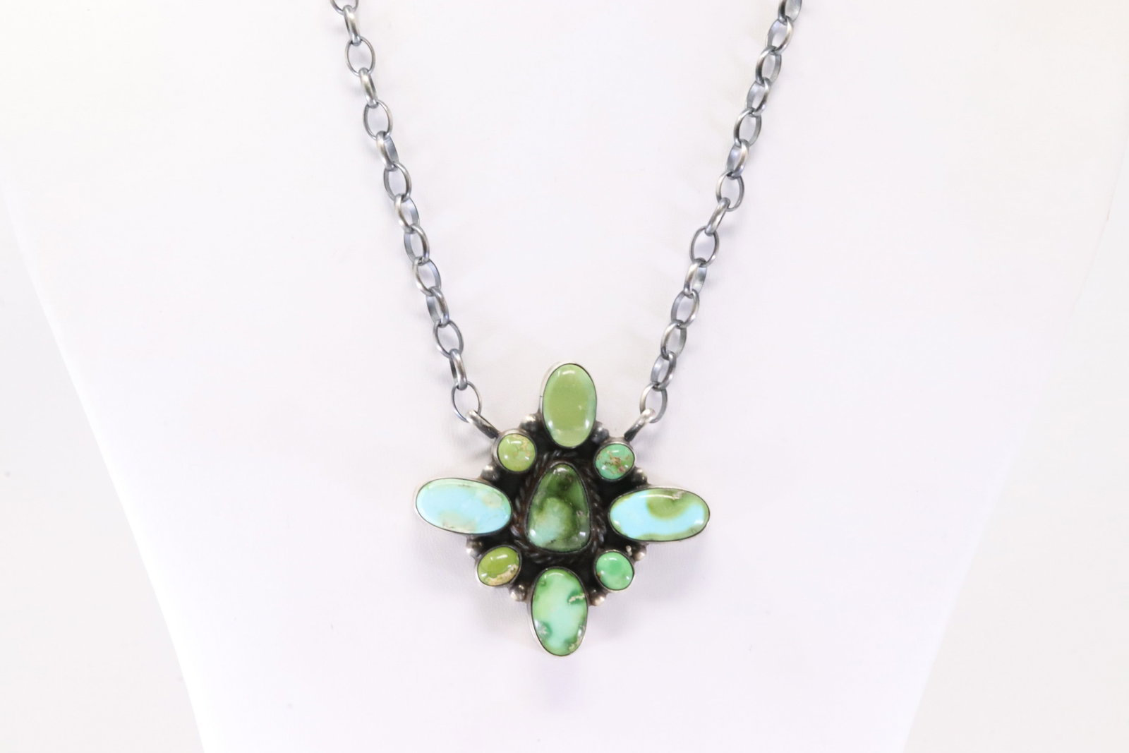 Native America Navajo Sterling Silver Sonora Gold Turquoise Necklace By Wilson Dawes.: This is a Native America Navajo Sterling Silver Sonora Gold Turquoise Necklace By Wilson Dawes. Stamp WD. Necklace Length: 16.00.