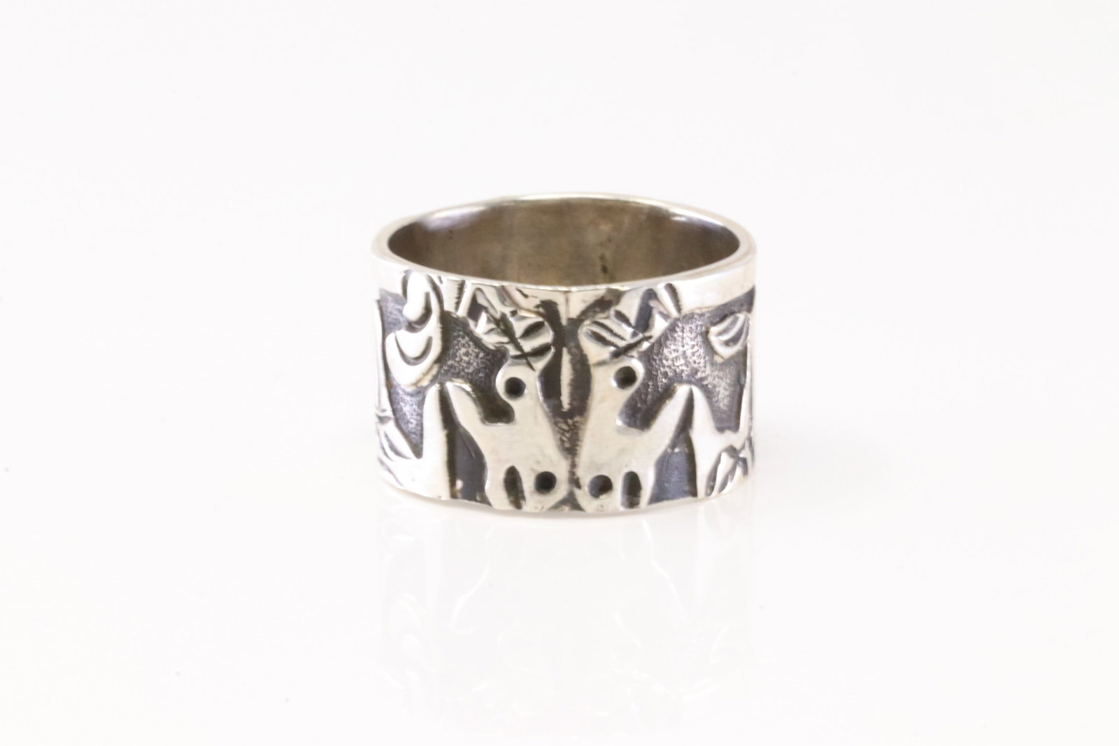 Native America Navajo Sterling Silver Storyteller Horse Ring By Lloyd Becenti.: This is a Native America Navajo Sterling Silver Storyteller Horse Ring By Lloyd Becenti. Ring Size: 9.00.