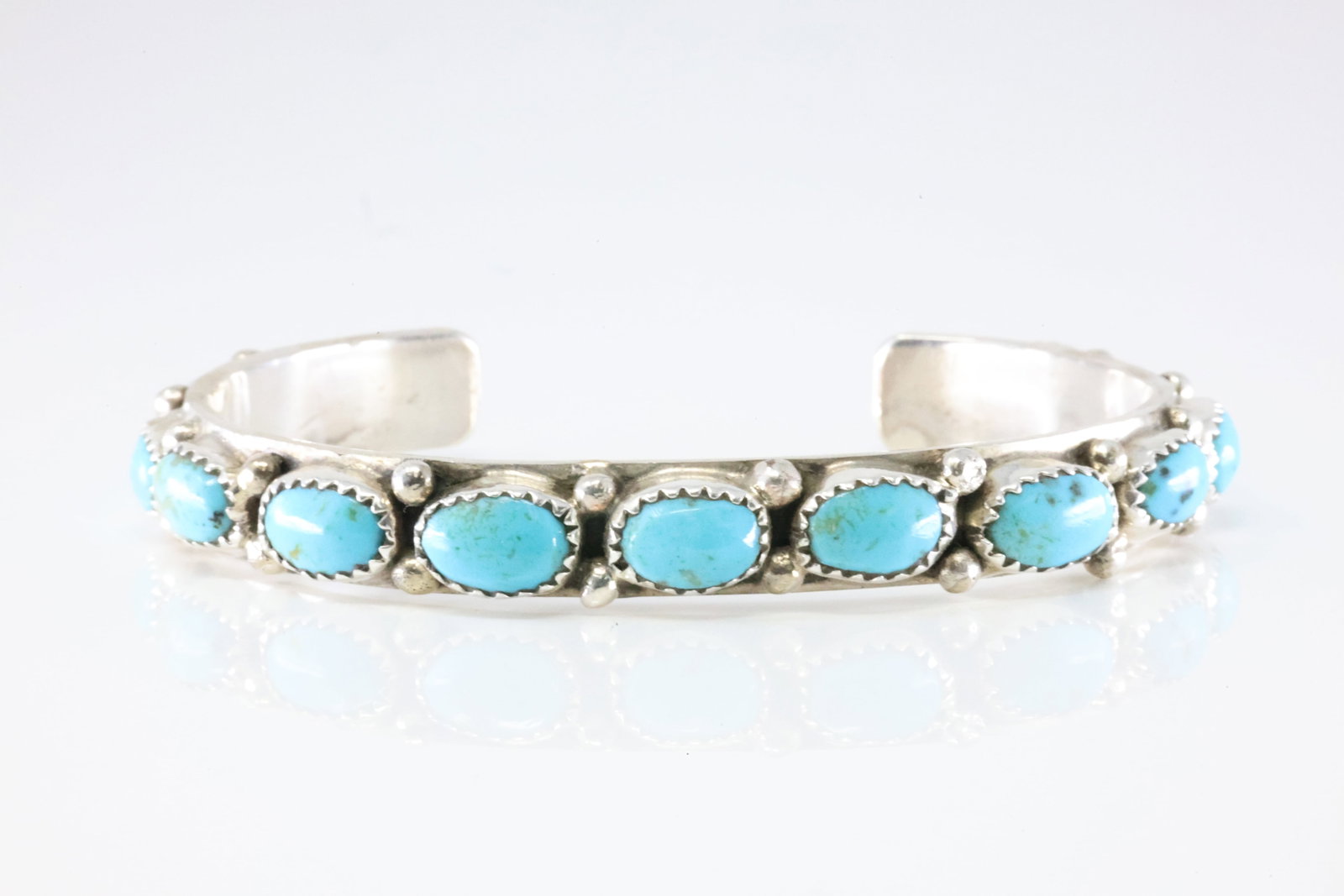 America Sterling Silver Kingman Turquoise Bracelet Cuff .: This is a America Sterling Silver Kingman Turquoise Bracelet Cuff .