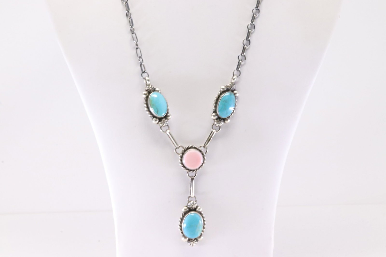 Native America Navajo Sterling Silver Pink Conch & Kingman Turquoise Necklace By Augustine Largo.: This is a Native America Navajo Sterling Silver Pink Conch & Kingman Turquoise Necklace By Augustine Largo. Stamp AL. Necklace Length: 20.00.