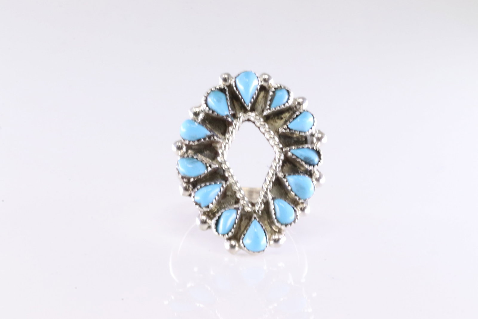 America Sterling Silver Turquoise Ring.: This is a America Sterling Silver Turquoise Ring. Ring Size: 3.00.