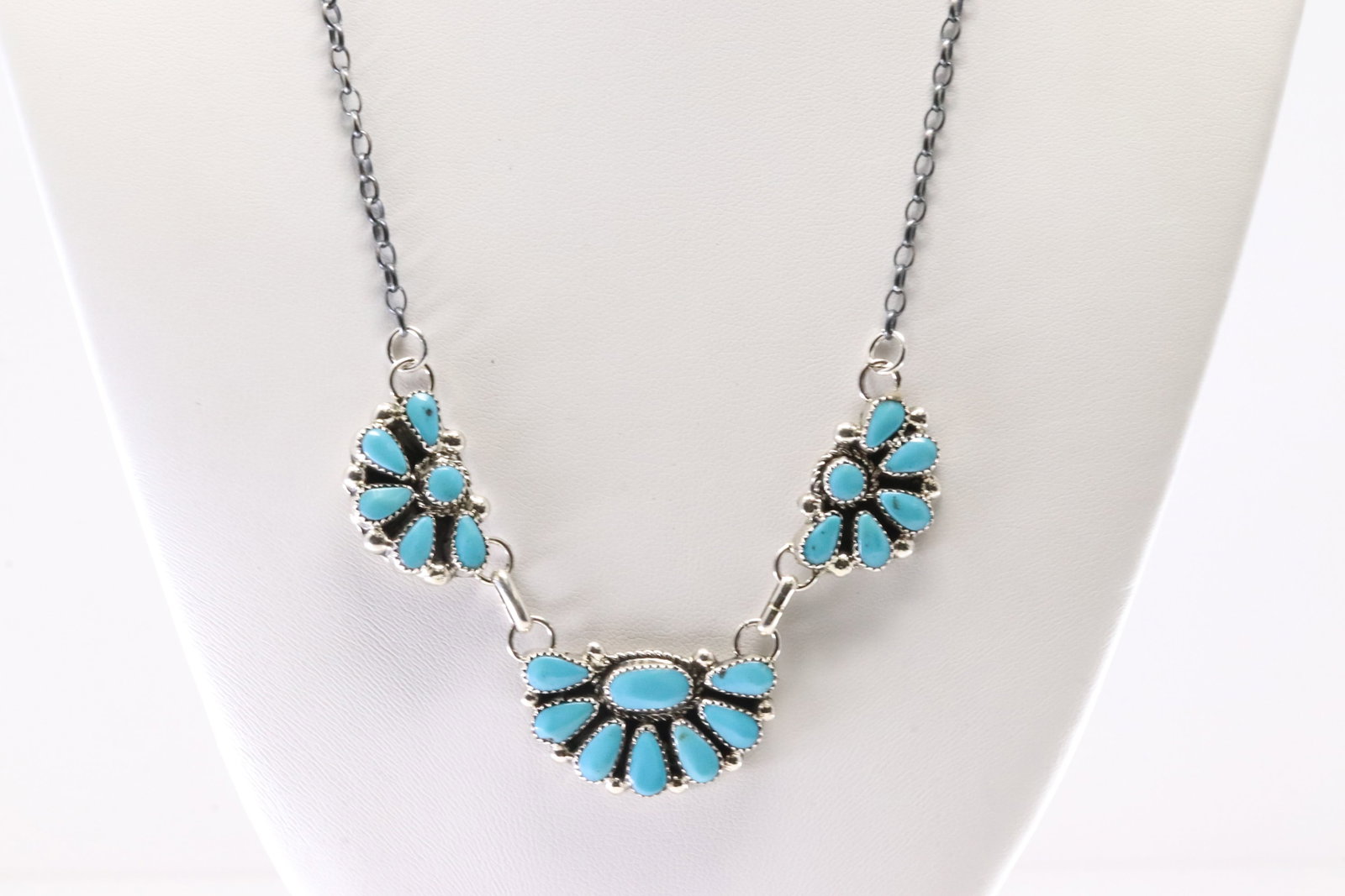 Native America Zuni Sterling Silver Kingman Turquoise Necklace By Alicia Wilson.: This is a Native America Zuni Sterling Silver Kingman Turquoise Necklace By Alicia Wilson. Stamp AJW. Necklace Length: 16.00.
