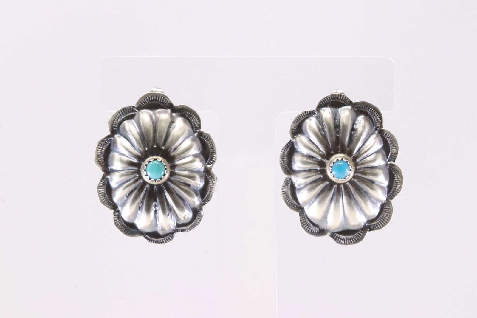 Native America Navajo Sterling Silver Kingman Turquoise Conch Post Earring's By Joan Begay.: This is a Native America Navajo Sterling Silver Kingman Turquoise Conch Post Earring's By Joan Begay.