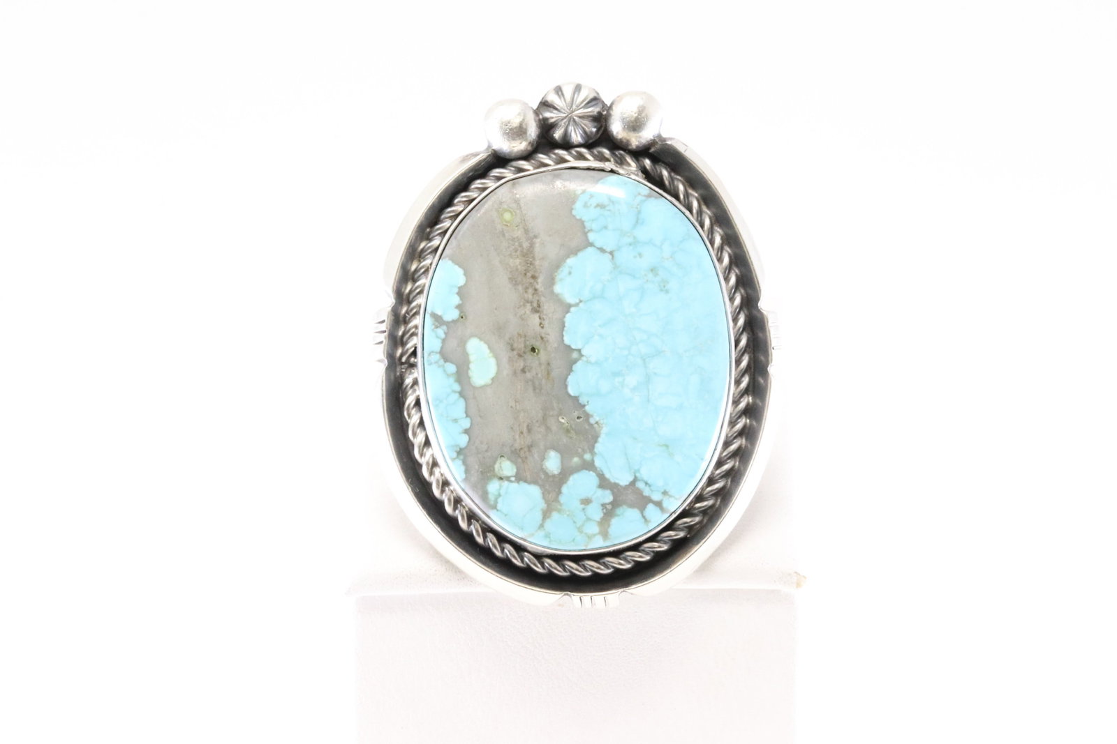 Native America Navajo Sterling Silver Turquoise Ring By L.Silver Smith.: This is a Native America Navajo Sterling Silver Turquoise Ring By L.Silver Smith. Ring size: 5.50.