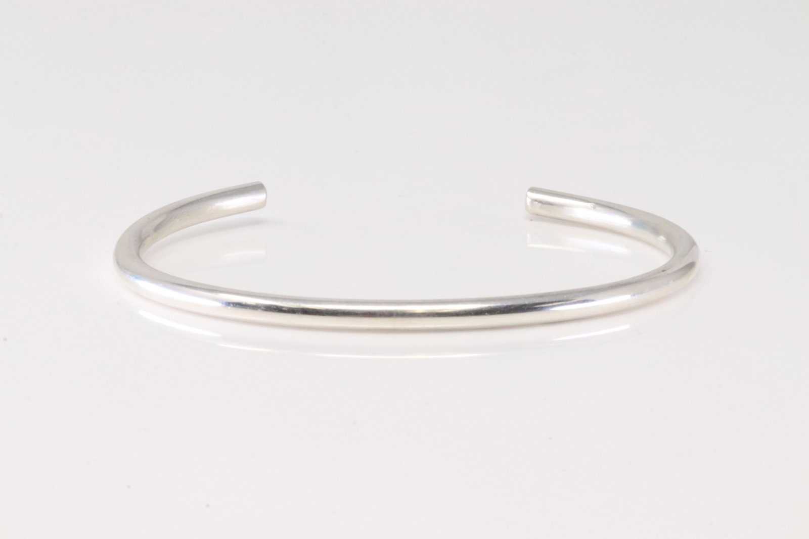 America Sterling Silver Solid Bracelet Cuff.: This is a America Sterling Silver Solid Bracelet Cuff.
