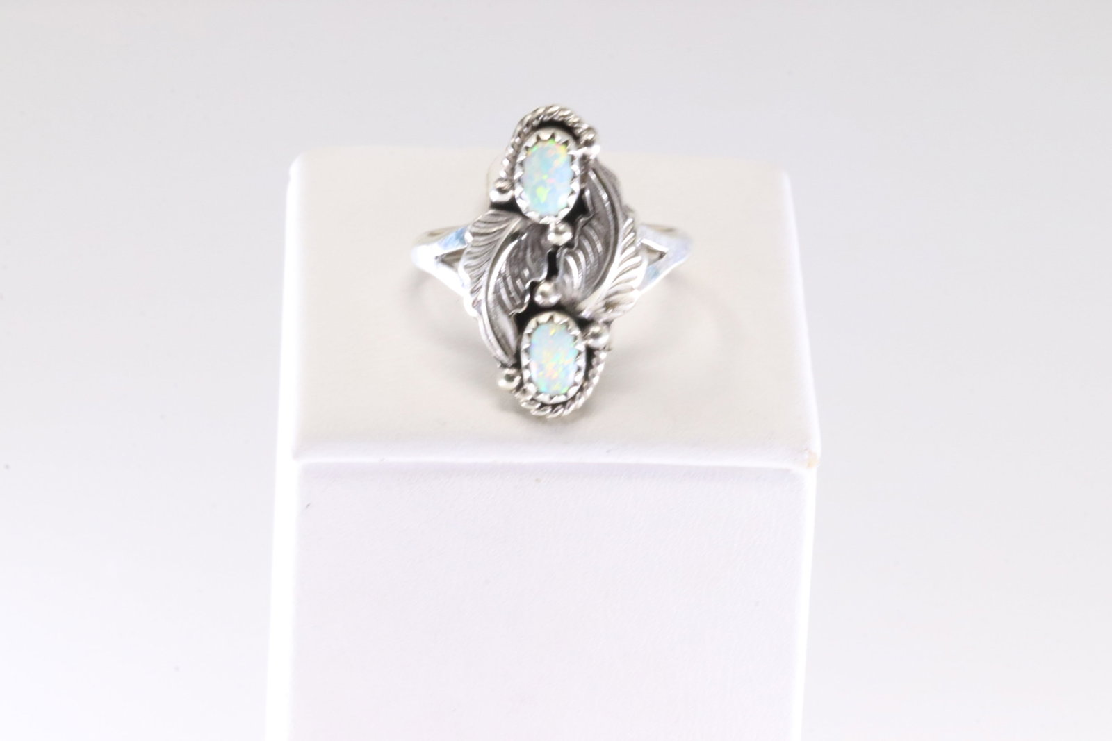 America Sterling Silver Opal Feather Ring.: This is a America Sterling Silver Opal Feather Ring. Ring Size: 8.50.