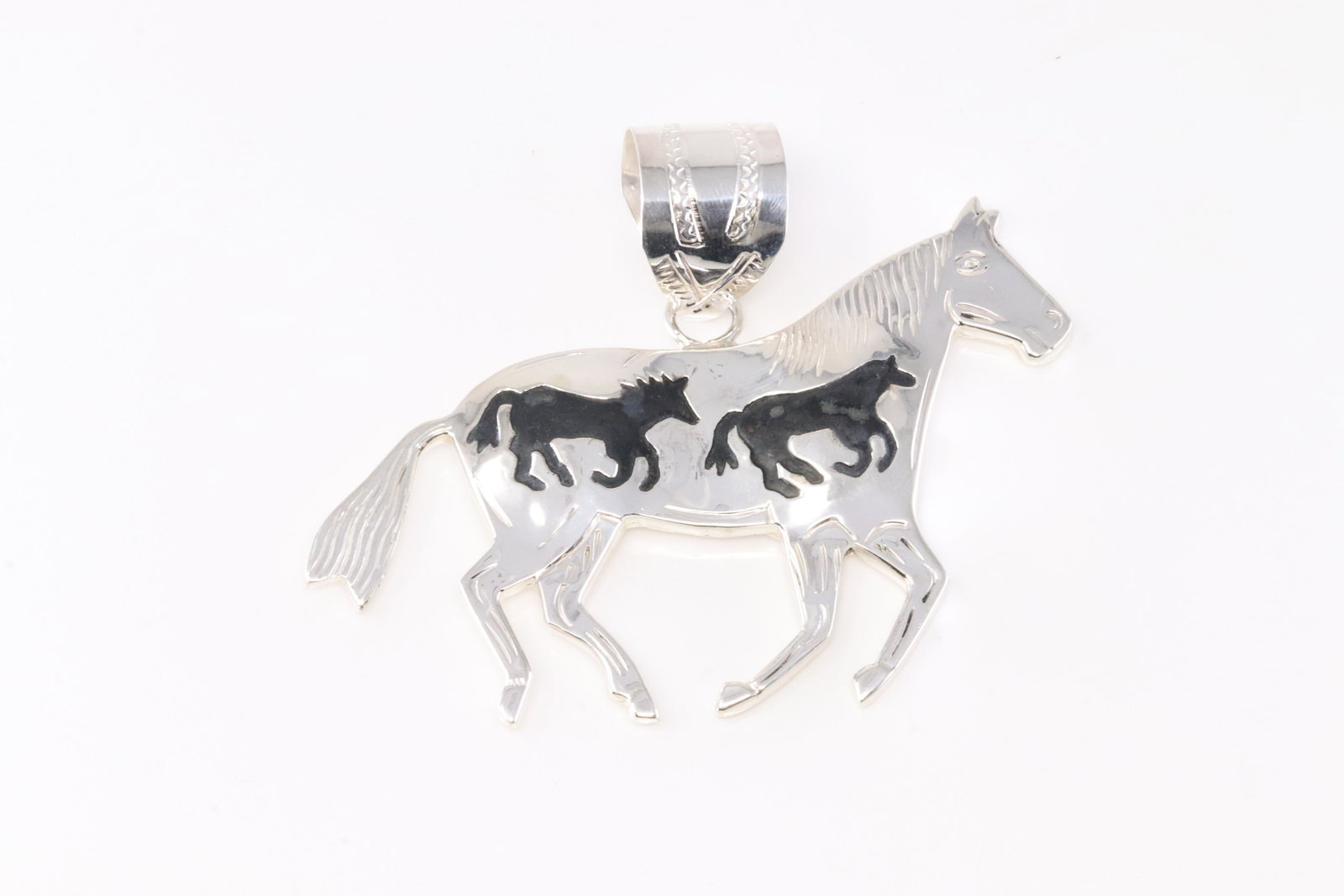 Native America Navajo Sterling Silver Horse Pendant By Alonzo Mariano.: This is a Native America Navajo Sterling Silver Horse Pendant By Alonzo Mariano.