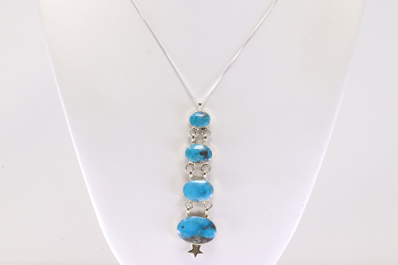 America Sterling Silver Turquoise Pendant With A 925 Necklace.: This is a America Sterling Silver Turquoise Pendant With A 925 Necklace. Necklace Length: 18.00.