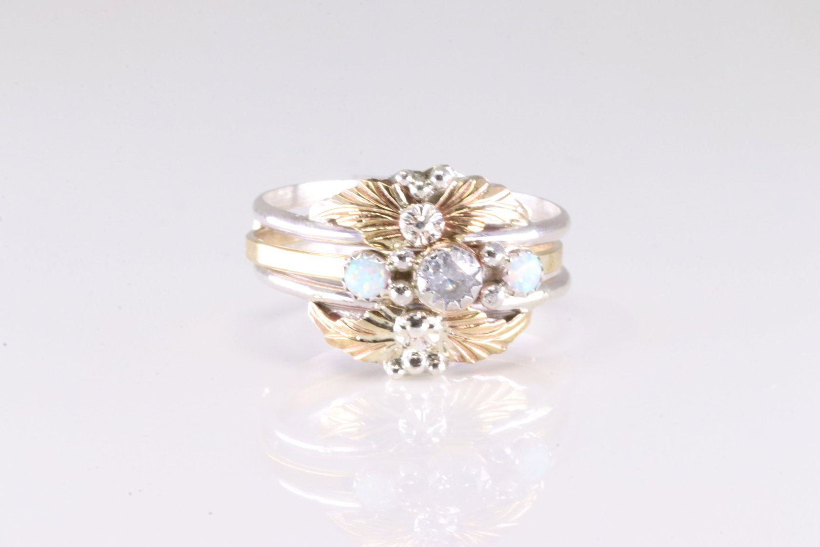 Native America Navajo Sterling Silver Opal & Cubic Zirconia Ring By Virginia.: This is a Native America Navajo Sterling Silver Opal & Cubic Zirconia Ring By Virginia. Stamp Virginia. Ring Size: 9.00.