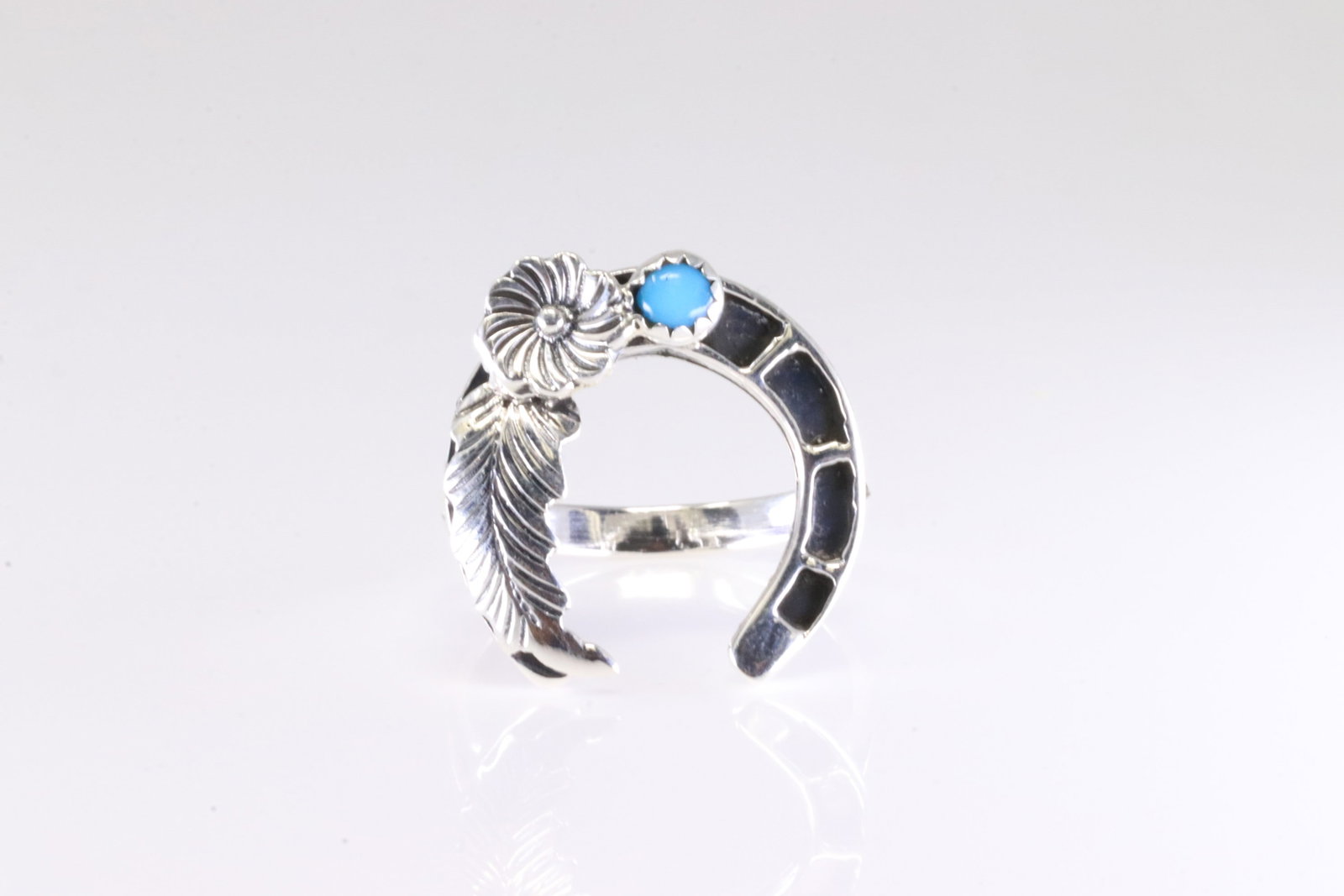America Sterling Silver Turquoise Ring.: This is a America Sterling Silver Turquoise Ring. Ring Size: 7.00.