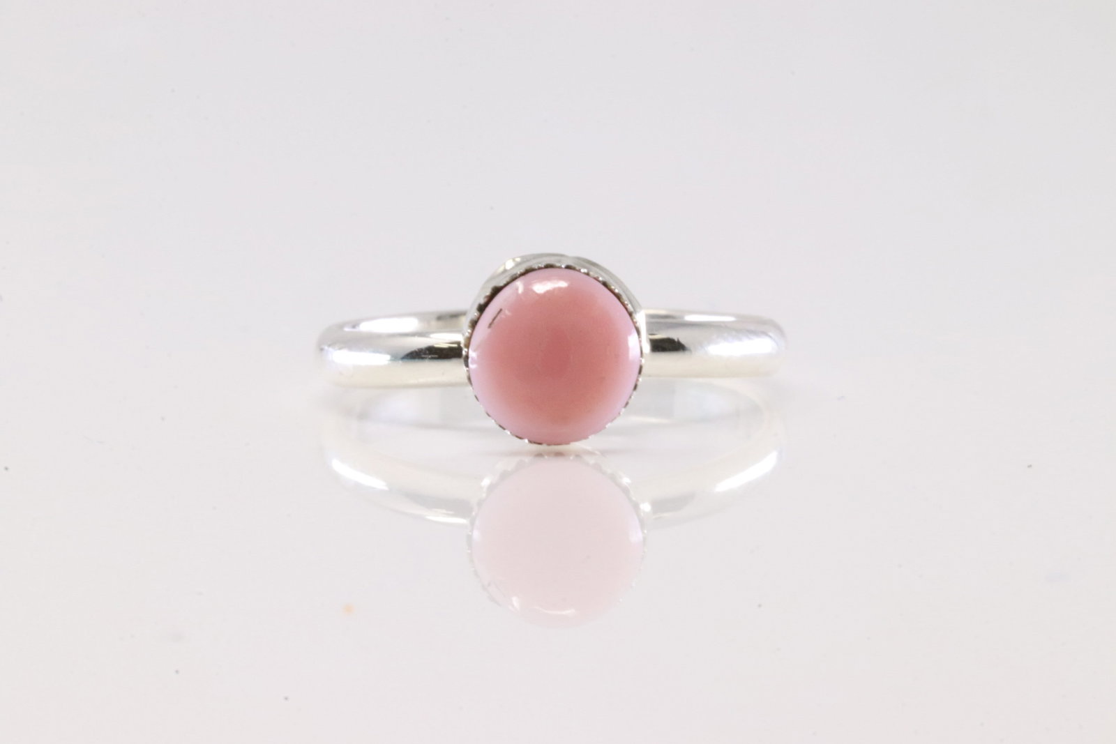 America Sterling Silver Pink Conch Ring.: This is a America Sterling Silver Pink Conch Ring. Ring Size: 6.50.