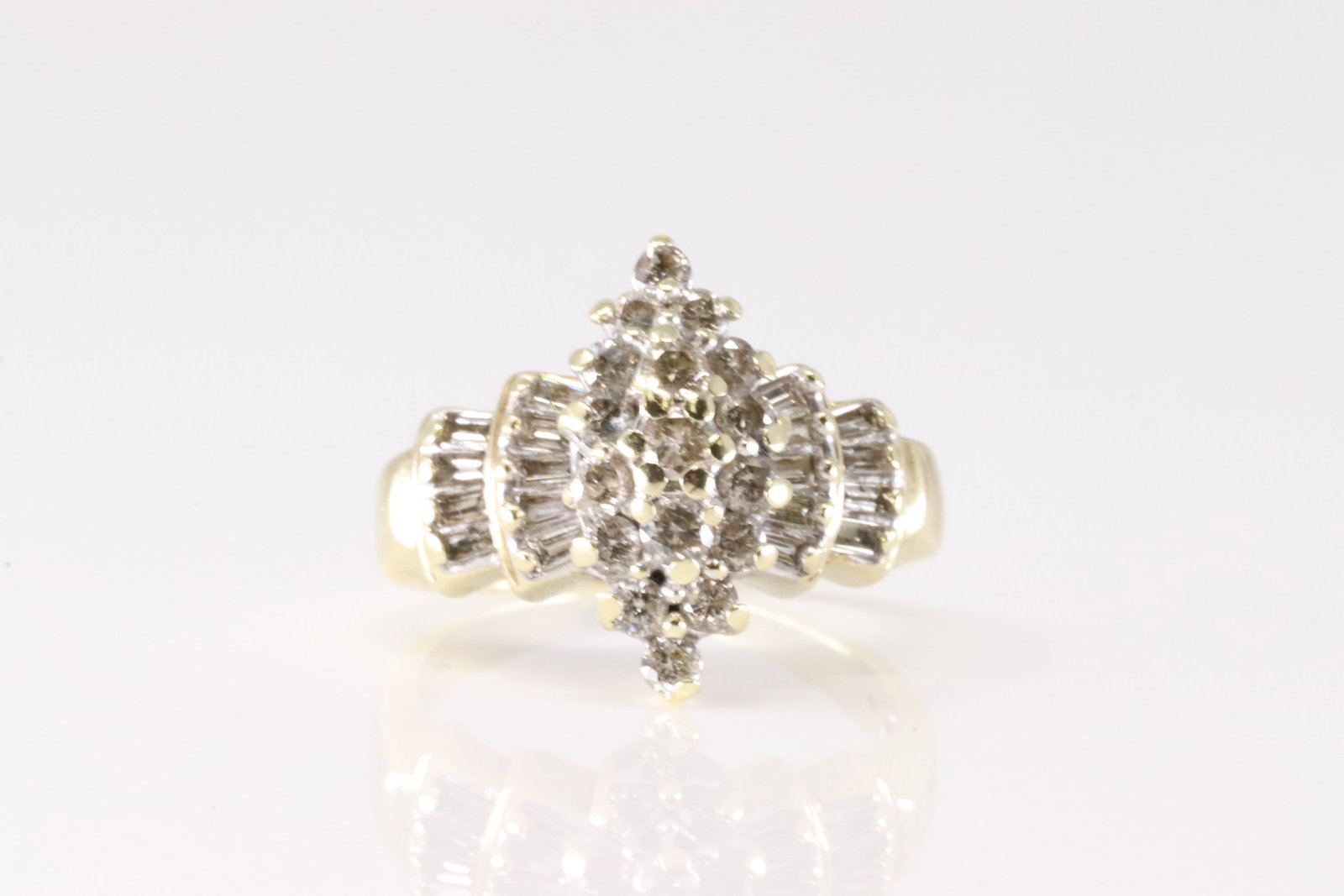 Diamond Ring 10Kt.: Ladies 10Kt Yellow Gold Diamond Ring. This Elegant Ring has Baguette & Round Sparkling Diamonds. Diamond Weight Approx: 0.50CTW. Ring Size: 6.50. Total Weight: 3.20 Grams.