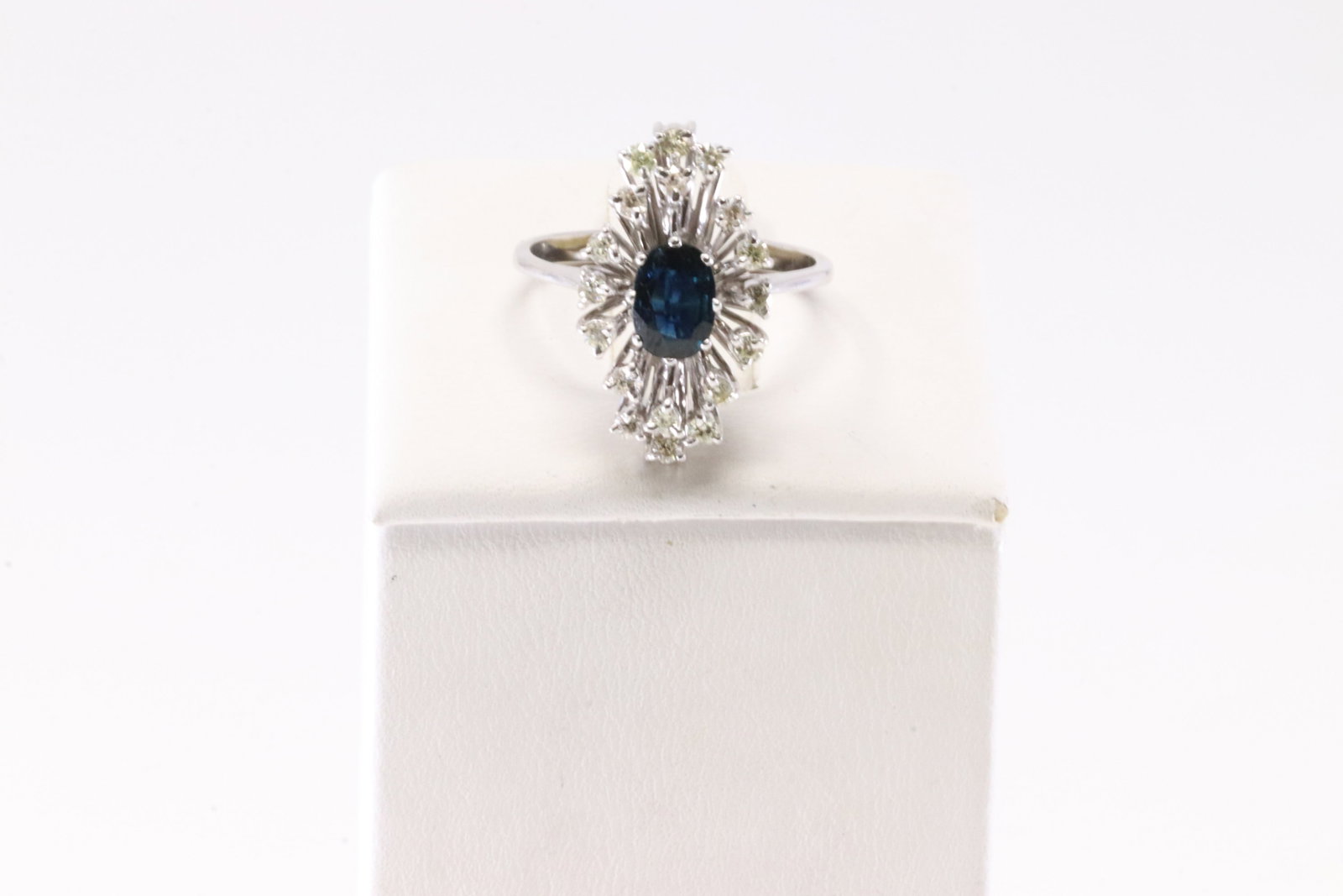 Sapphire & Diamond Ring 18Kt. (1 of 4)
