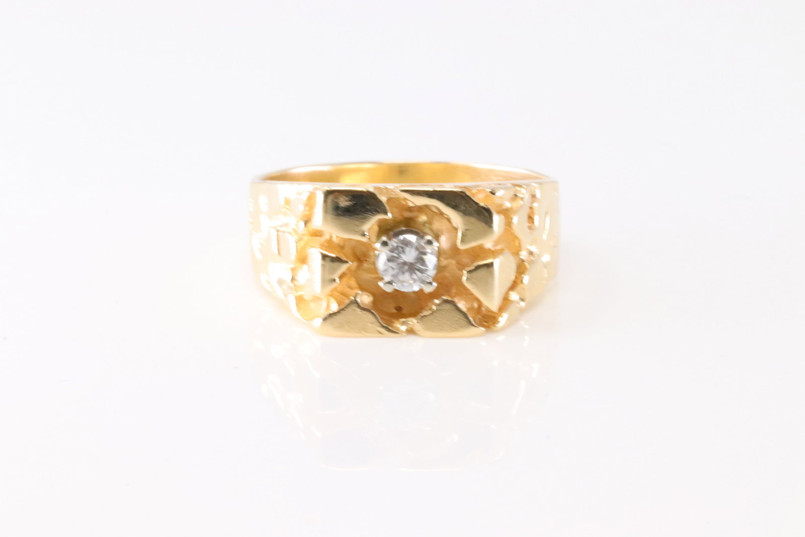 Diamond Ring 14Kt.: Ladies 14Kt Yellow Gold Diamond Ring. This Elegant Ring has Solitaire Sparkling Diamond In The Center. Diamond Weight Approx: 0.20 ctw Ring Size: 11.00. Total Weight: 11.07. Grams.