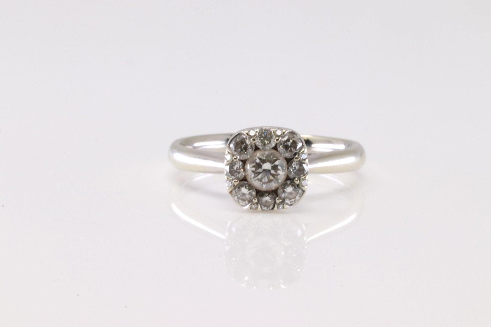 Diamond Ring 14Kt.: Ladies 14Kt White Gold Diamond Ring. This Elegant Ring has 9 Brilliants Diamonds. Diamonds weight approx: 0.65 ctw Ring size: 7.00. Total weight: 3.00 Grams.