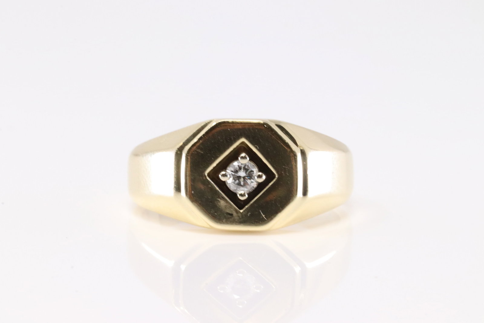 Diamond Ring 14Kt.: Ladies 14Kt Yellow Gold Diamond Ring. This Elegant Ring has Solitaire Round Brilliant Diamond. Ring Size: 10.00. Total Weight: 7.25 Grams.