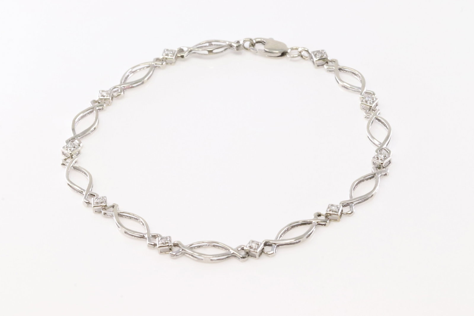 Diamond Bracelet 10Kt.: Ladies 10Kt Wite Gold Diamond Bracelet. This Bracelet has Beautiful Design With 10 Round Sparkling Diamonds. Bracelet Length: 15.00.