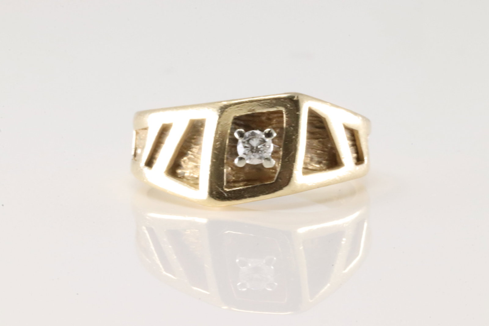 Elegant Diamond Ring 14Kt.: Elegant 14Kt Yellow Gold Diamond Ring. This elegant ring has solitaire sparkling diamond on the center. Ring size: 9.00. Total weight: 7.40 Grams.